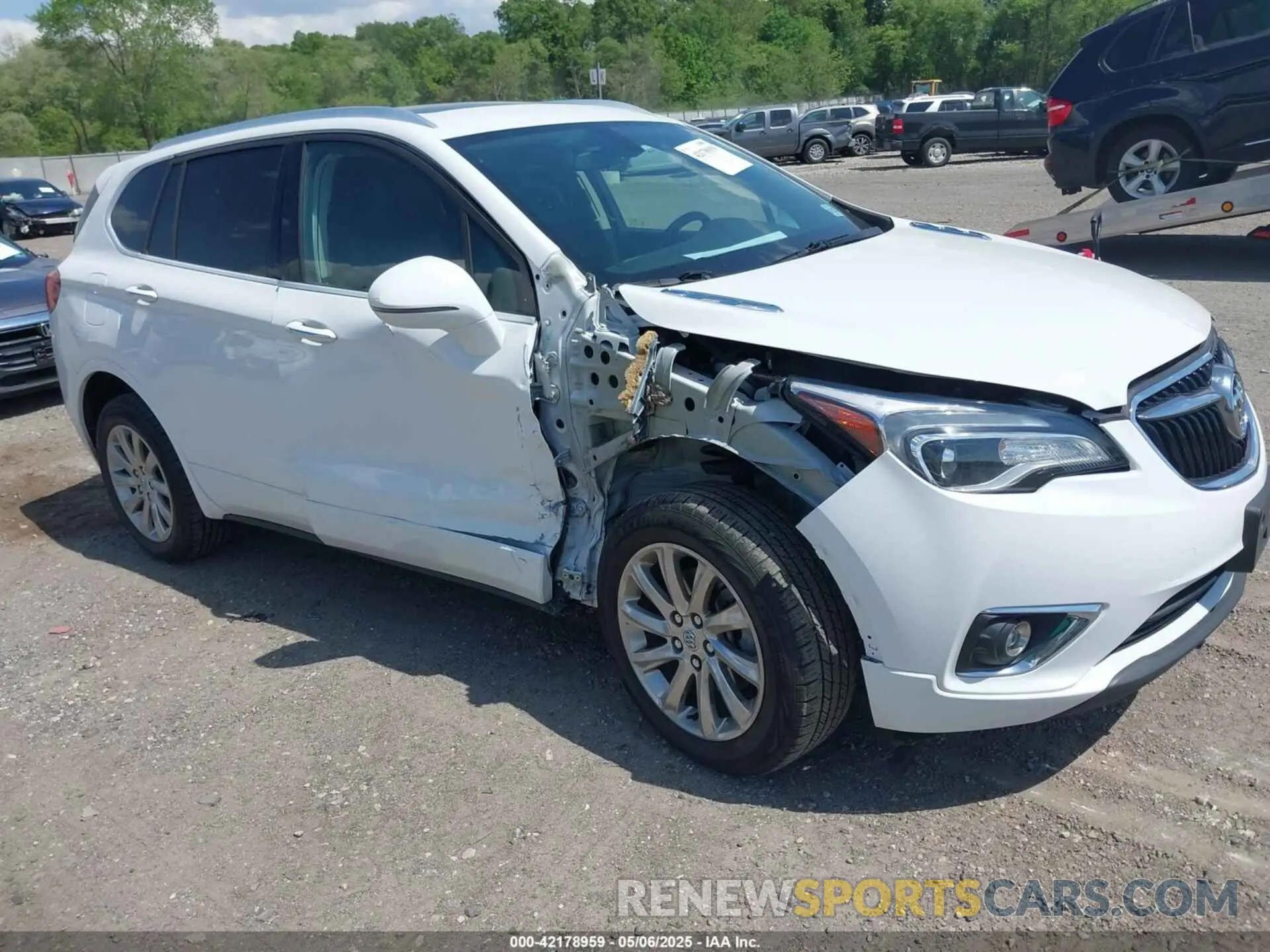 1 Фотография поврежденного автомобиля LRBFX2SA7LD079041 BUICK ENVISION 2020
