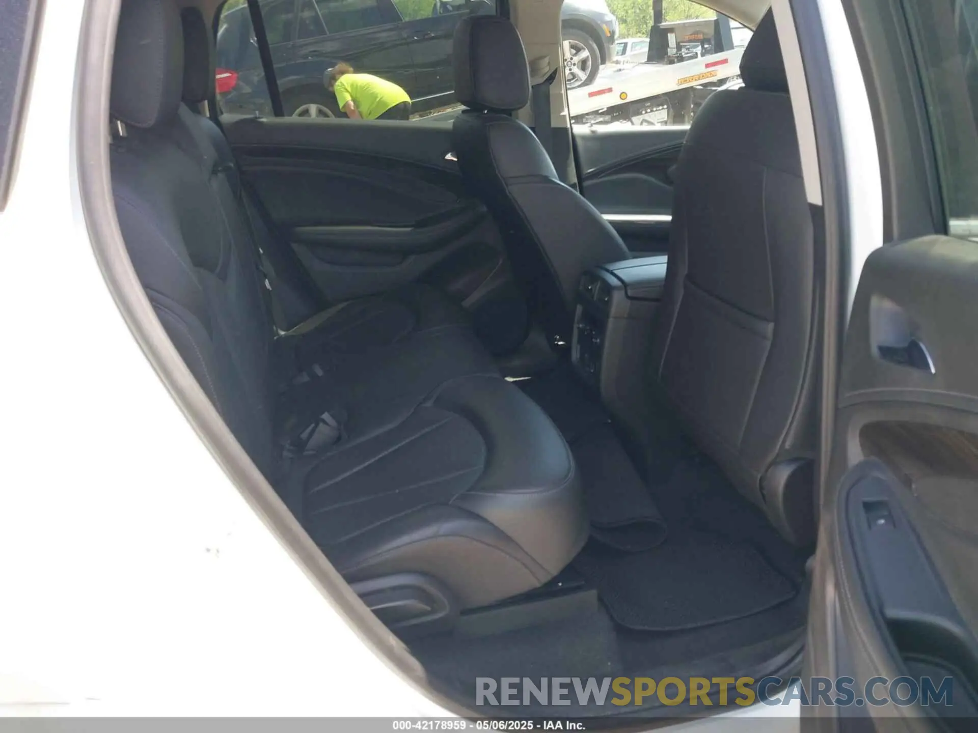 8 Фотография поврежденного автомобиля LRBFX2SA7LD079041 BUICK ENVISION 2020
