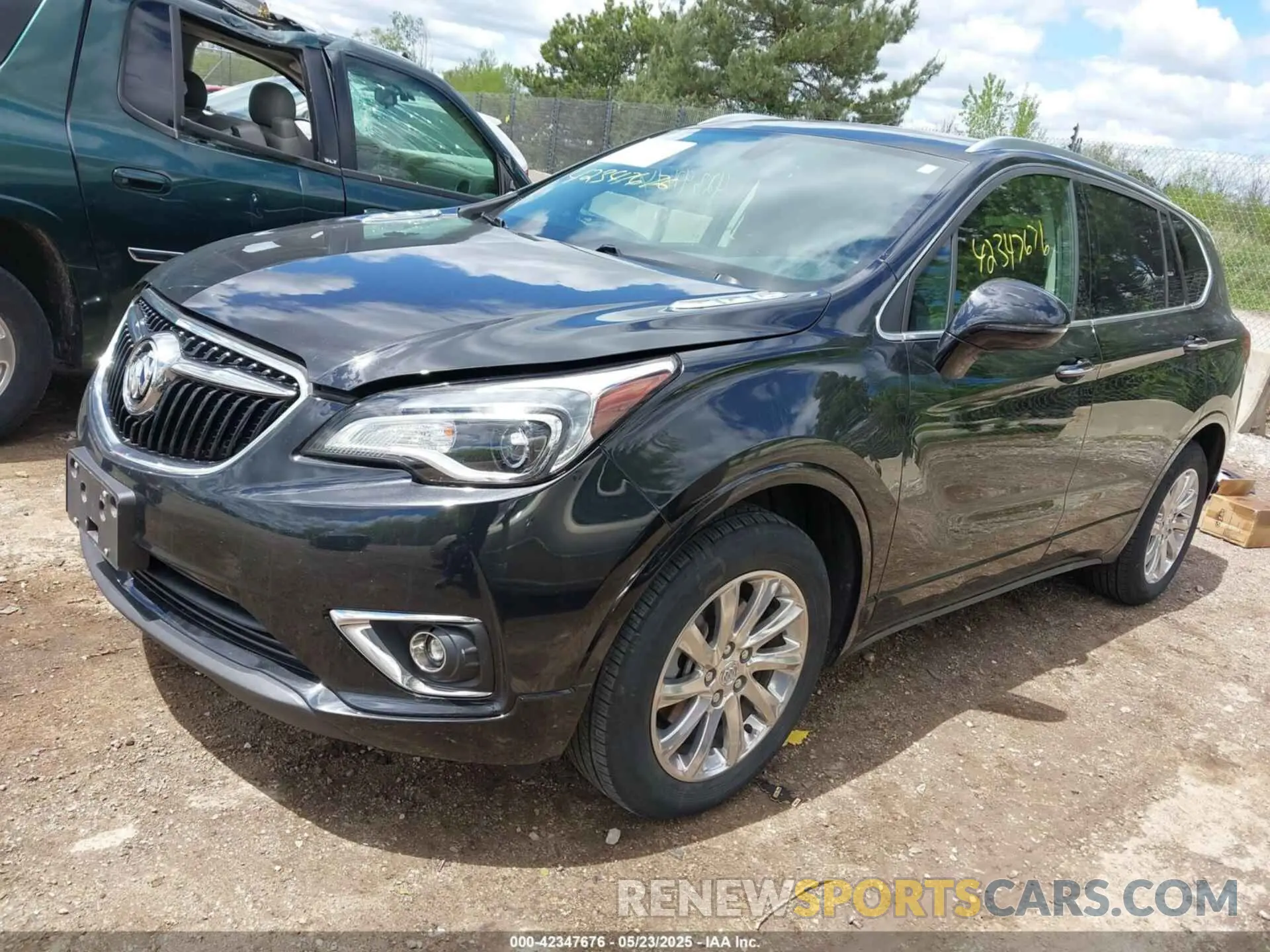 2 Фотография поврежденного автомобиля LRBFX2SAXLD018038 BUICK ENVISION 2020