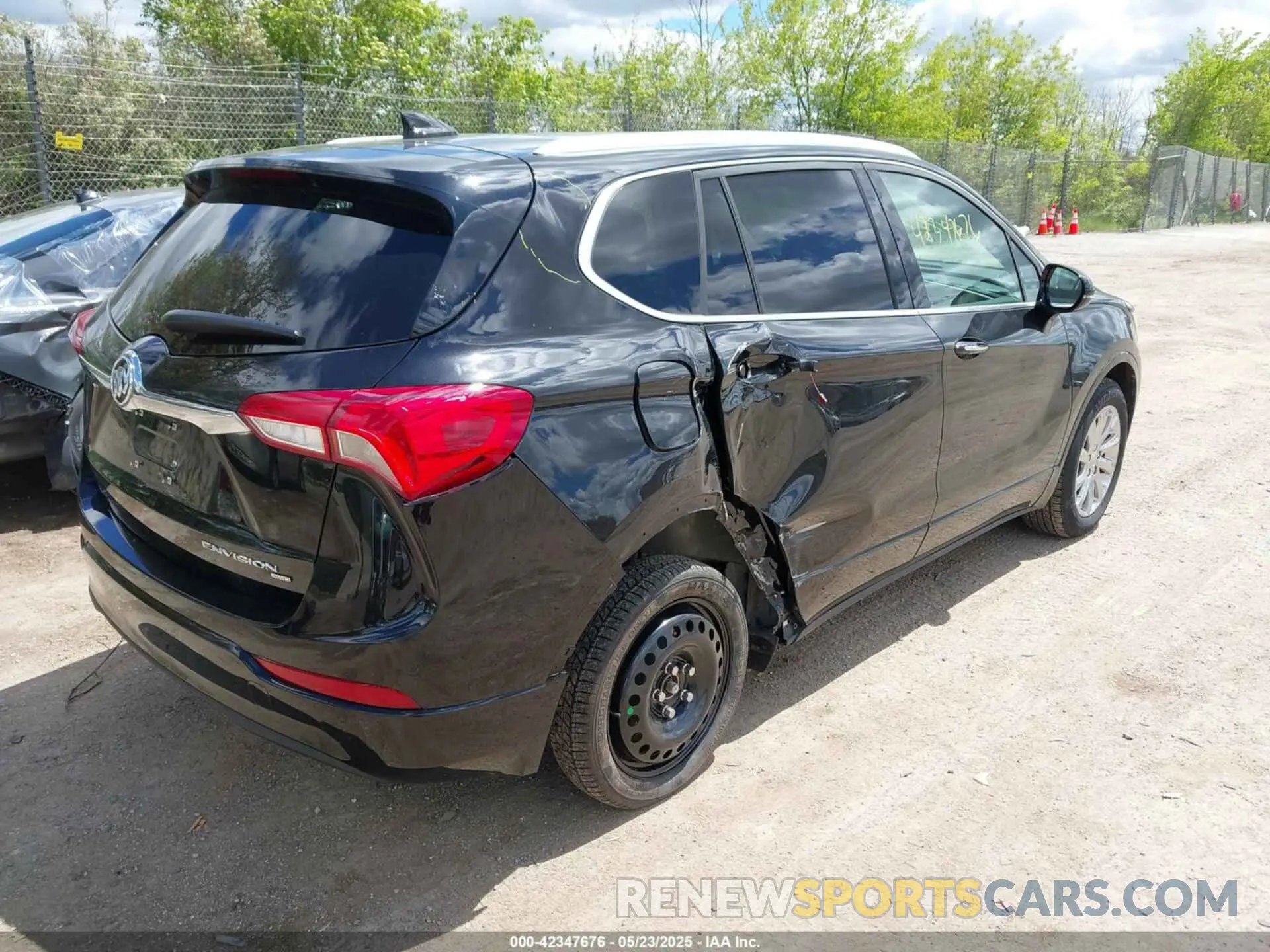 4 Фотография поврежденного автомобиля LRBFX2SAXLD018038 BUICK ENVISION 2020