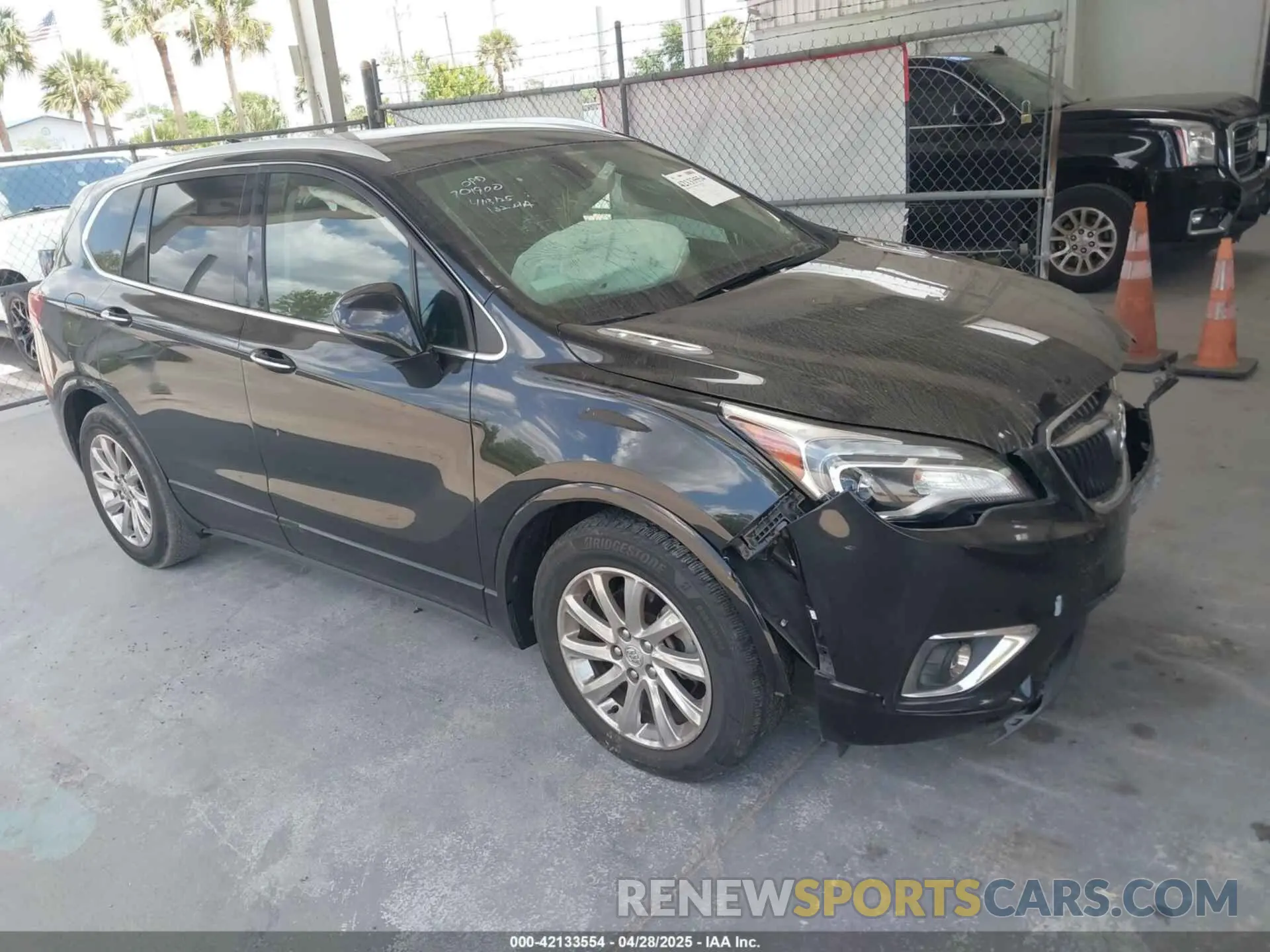 1 Фотография поврежденного автомобиля LRBFXCSA3LD015729 BUICK ENVISION 2020