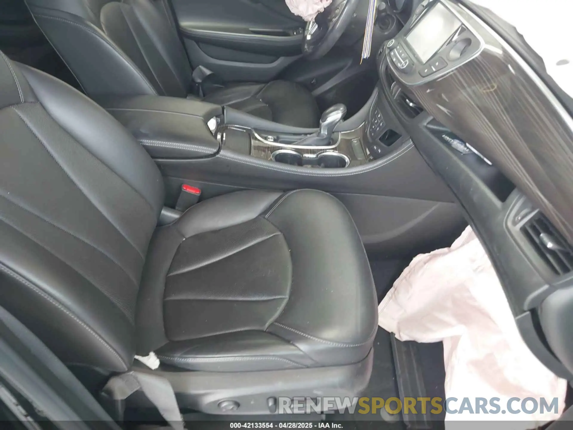 5 Фотография поврежденного автомобиля LRBFXCSA3LD015729 BUICK ENVISION 2020