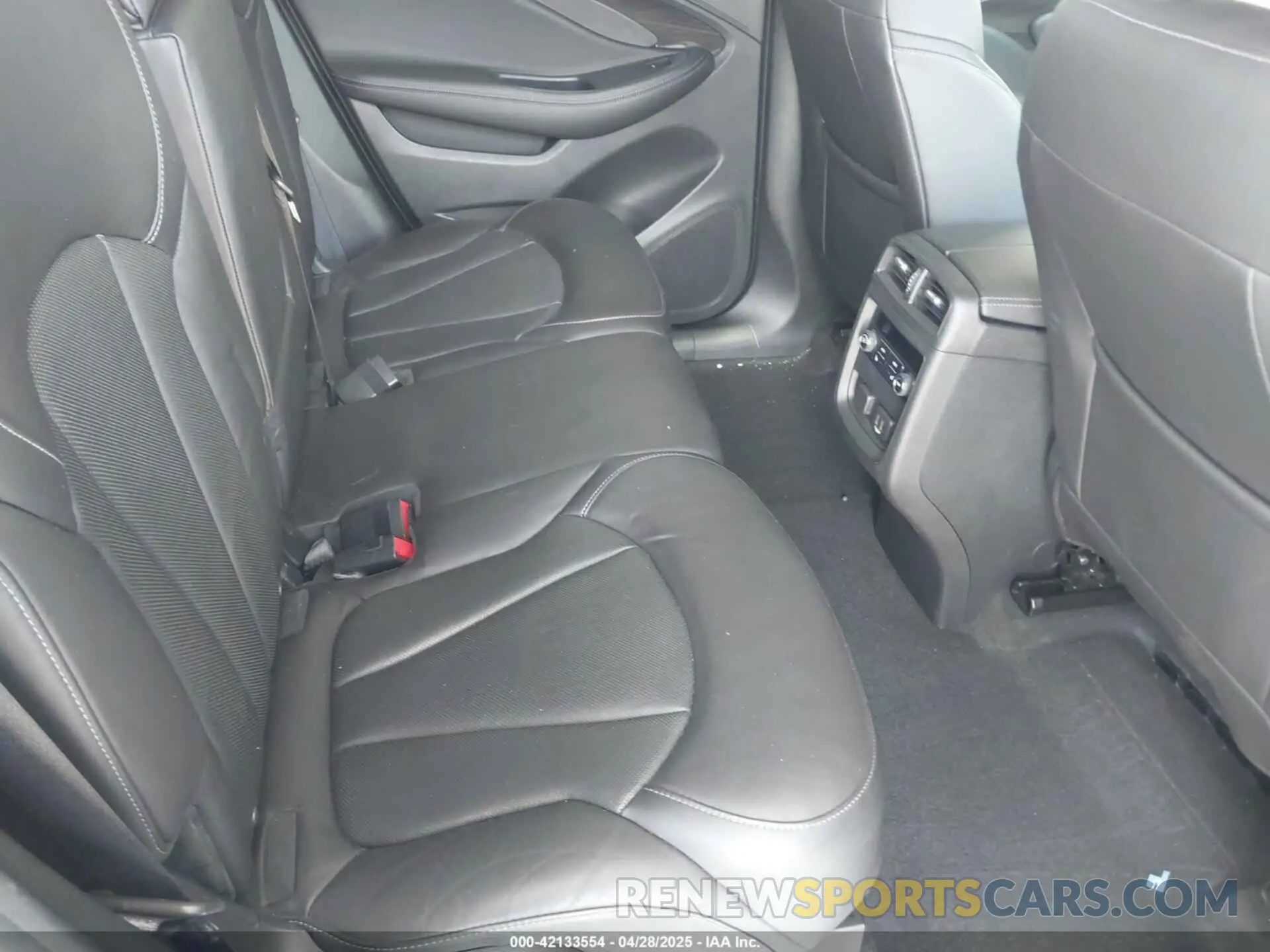 8 Фотография поврежденного автомобиля LRBFXCSA3LD015729 BUICK ENVISION 2020