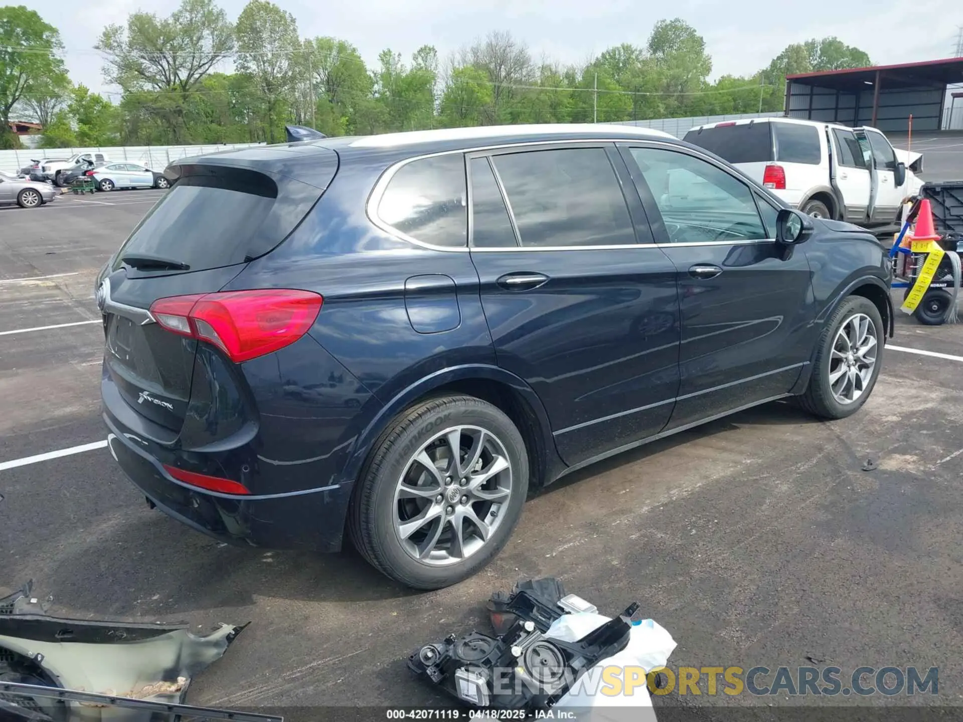 4 Фотография поврежденного автомобиля LRBFXCSA7LD155492 BUICK ENVISION 2020