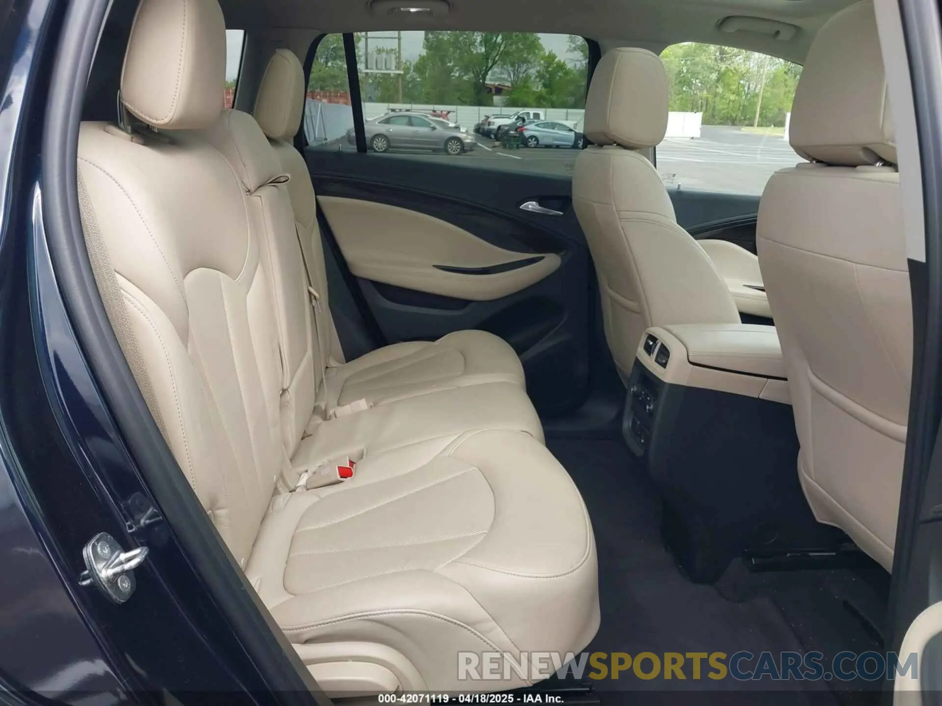 8 Фотография поврежденного автомобиля LRBFXCSA7LD155492 BUICK ENVISION 2020