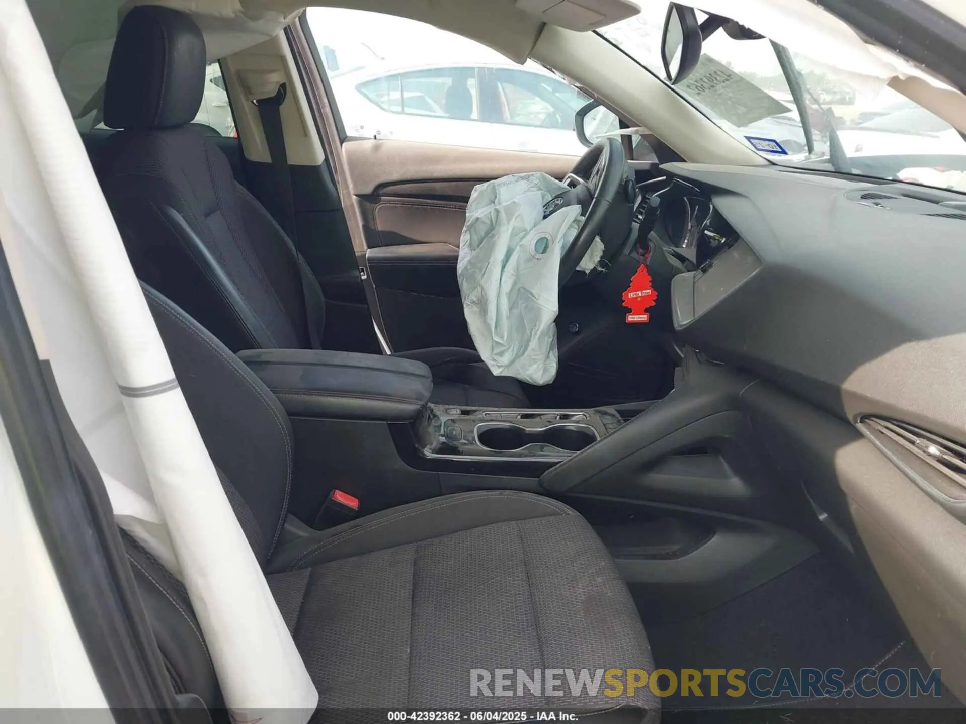5 Photograph of a damaged car LRBAZLR4XMD167108 BUICK ENVISION 2021