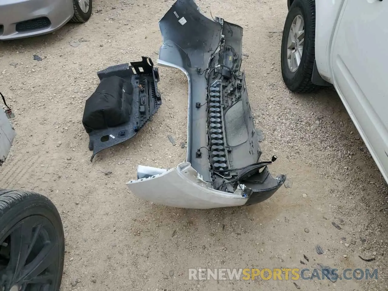13 Photograph of a damaged car LRBFZNR40MD091061 BUICK ENVISION 2021