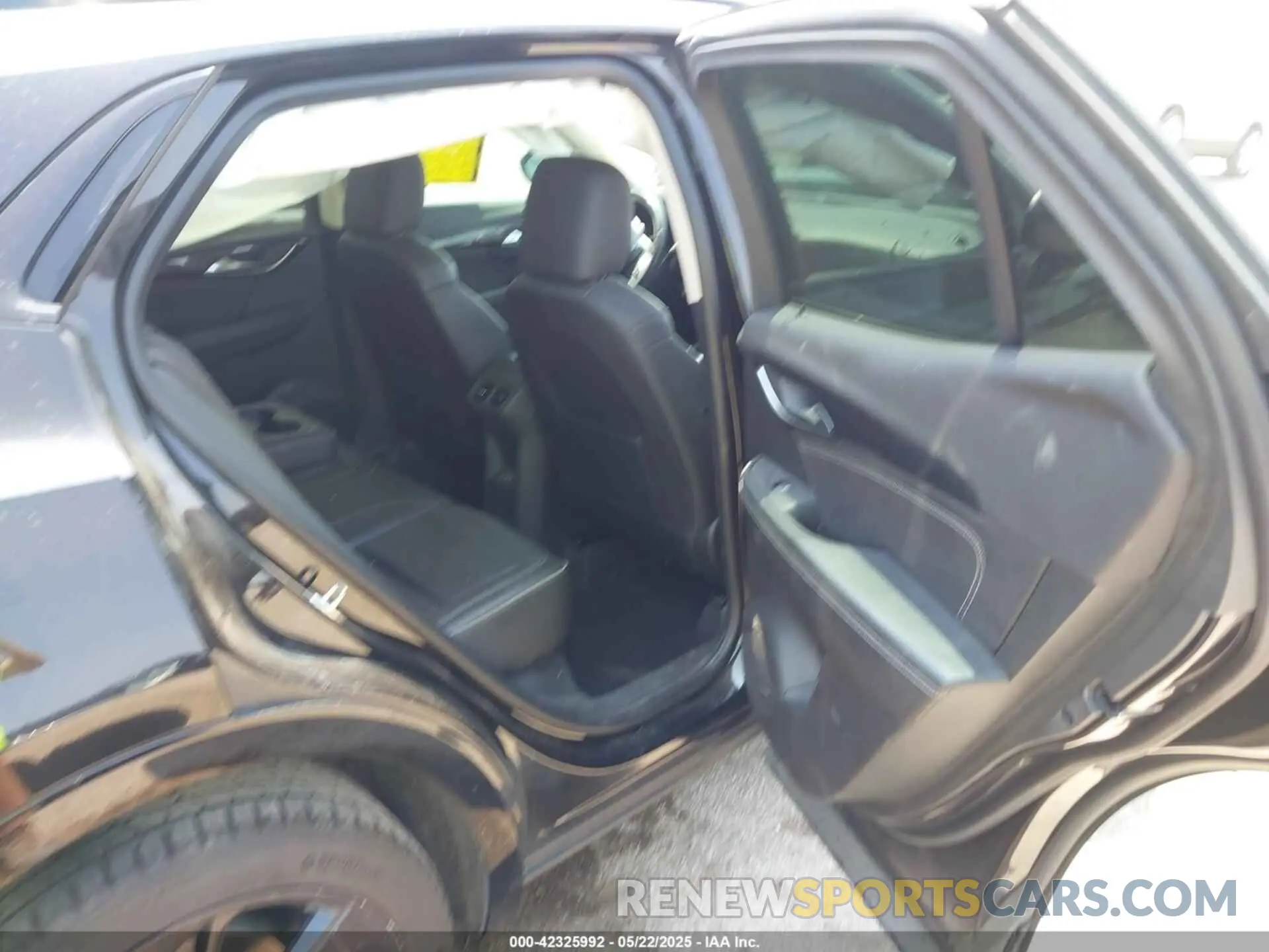 8 Photograph of a damaged car LRBFZNR43MD109987 BUICK ENVISION 2021