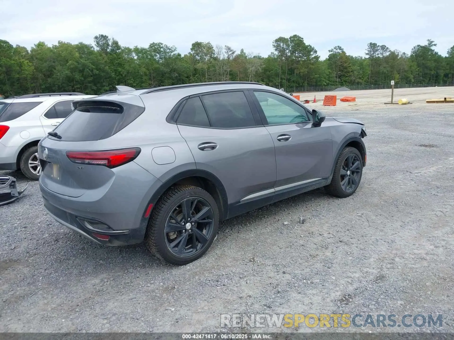 4 Photograph of a damaged car LRBFZPR49MD090065 BUICK ENVISION 2021
