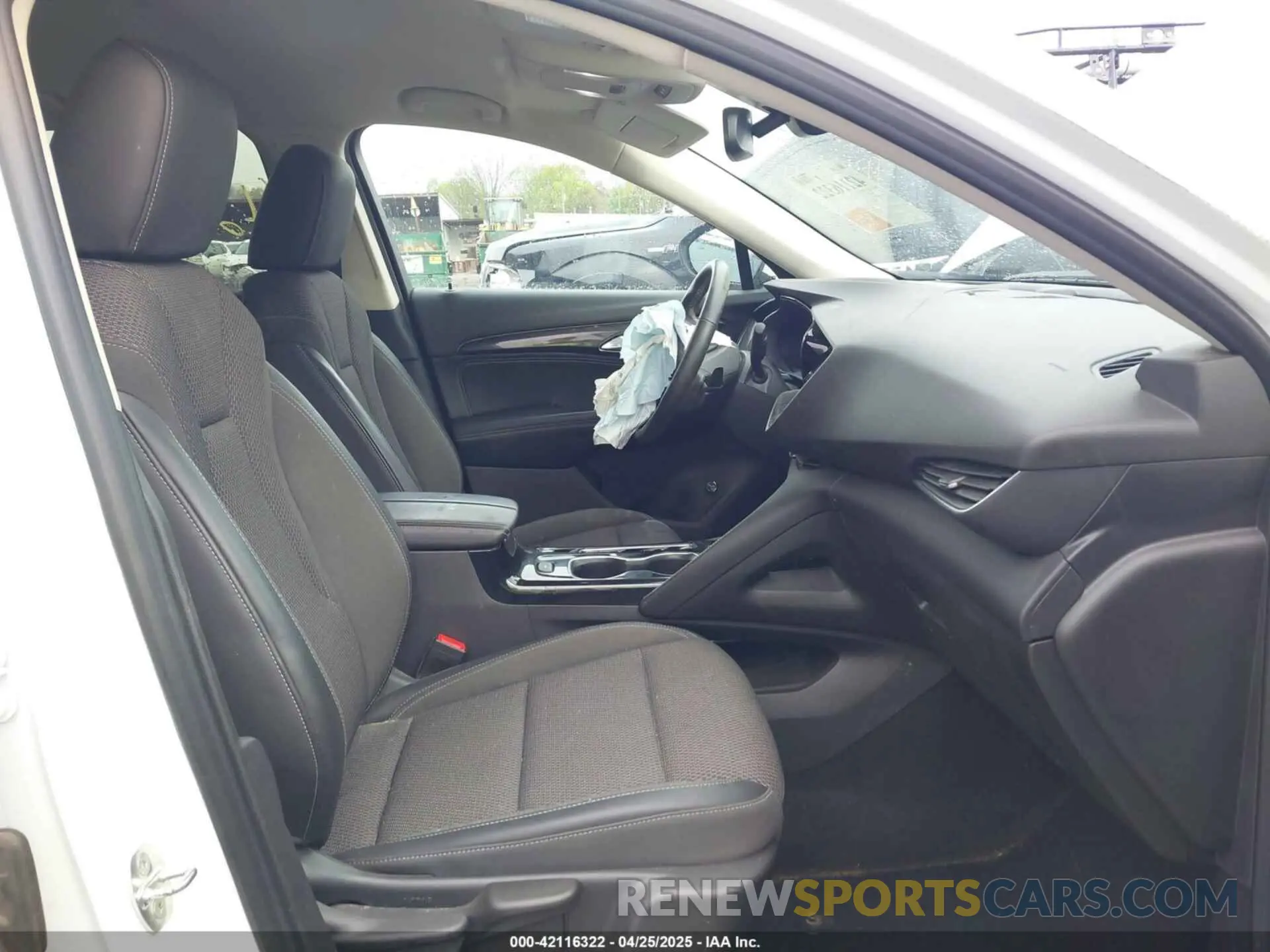 5 Photograph of a damaged car LRBAZLR44ND126457 BUICK ENVISION 2022