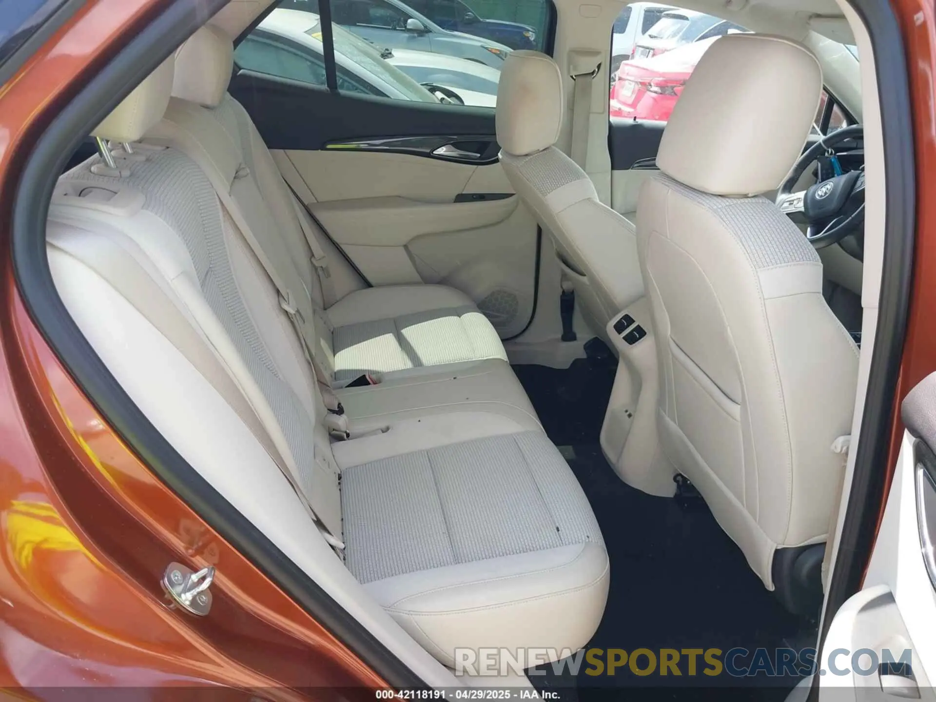 8 Фотография поврежденного автомобиля LRBAZLR46ND064723 BUICK ENVISION 2022