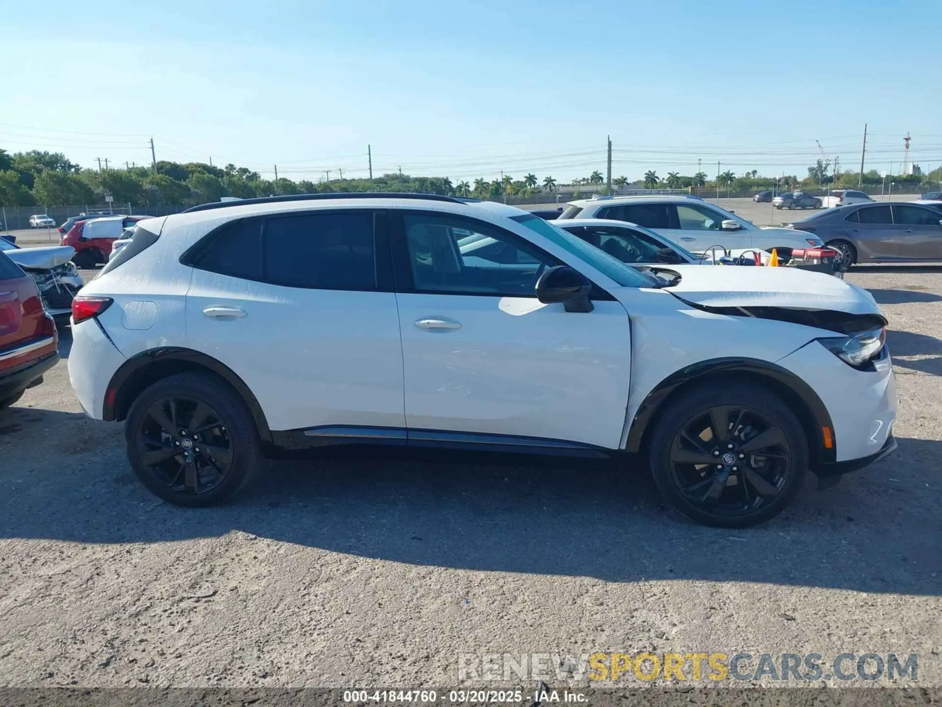 13 Фотография поврежденного автомобиля LRBAZLR46ND065564 BUICK ENVISION 2022