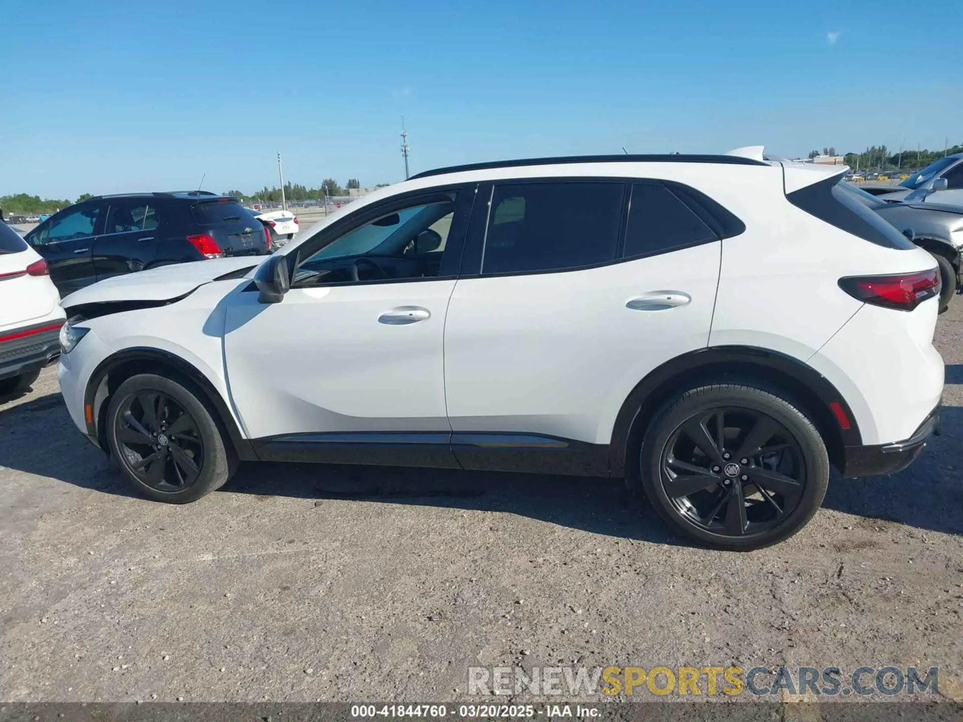 14 Фотография поврежденного автомобиля LRBAZLR46ND065564 BUICK ENVISION 2022