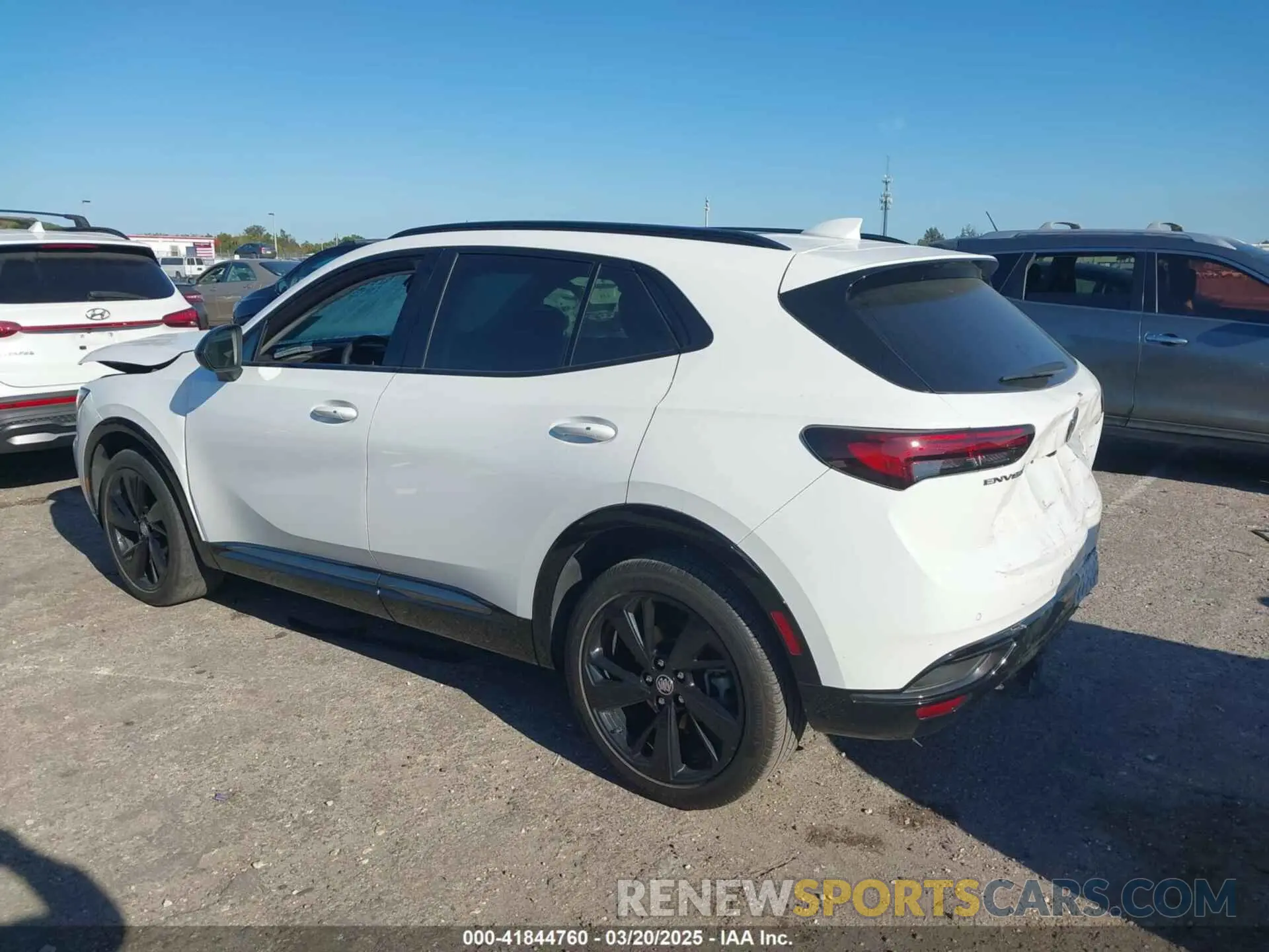 3 Фотография поврежденного автомобиля LRBAZLR46ND065564 BUICK ENVISION 2022