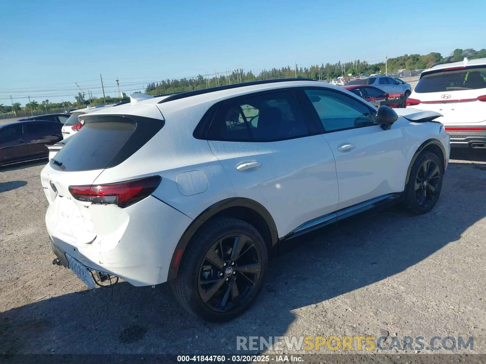 4 Фотография поврежденного автомобиля LRBAZLR46ND065564 BUICK ENVISION 2022