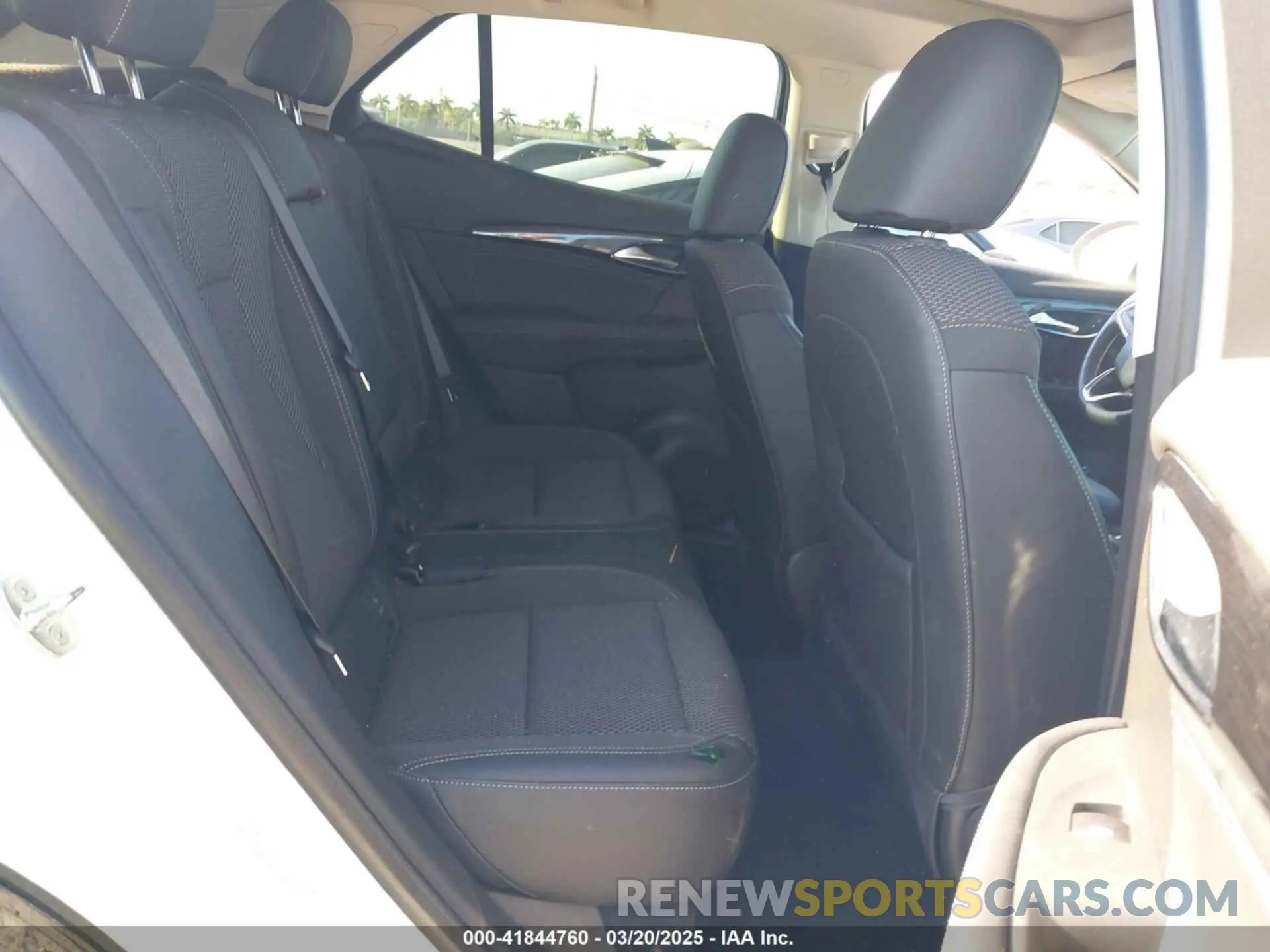 8 Фотография поврежденного автомобиля LRBAZLR46ND065564 BUICK ENVISION 2022