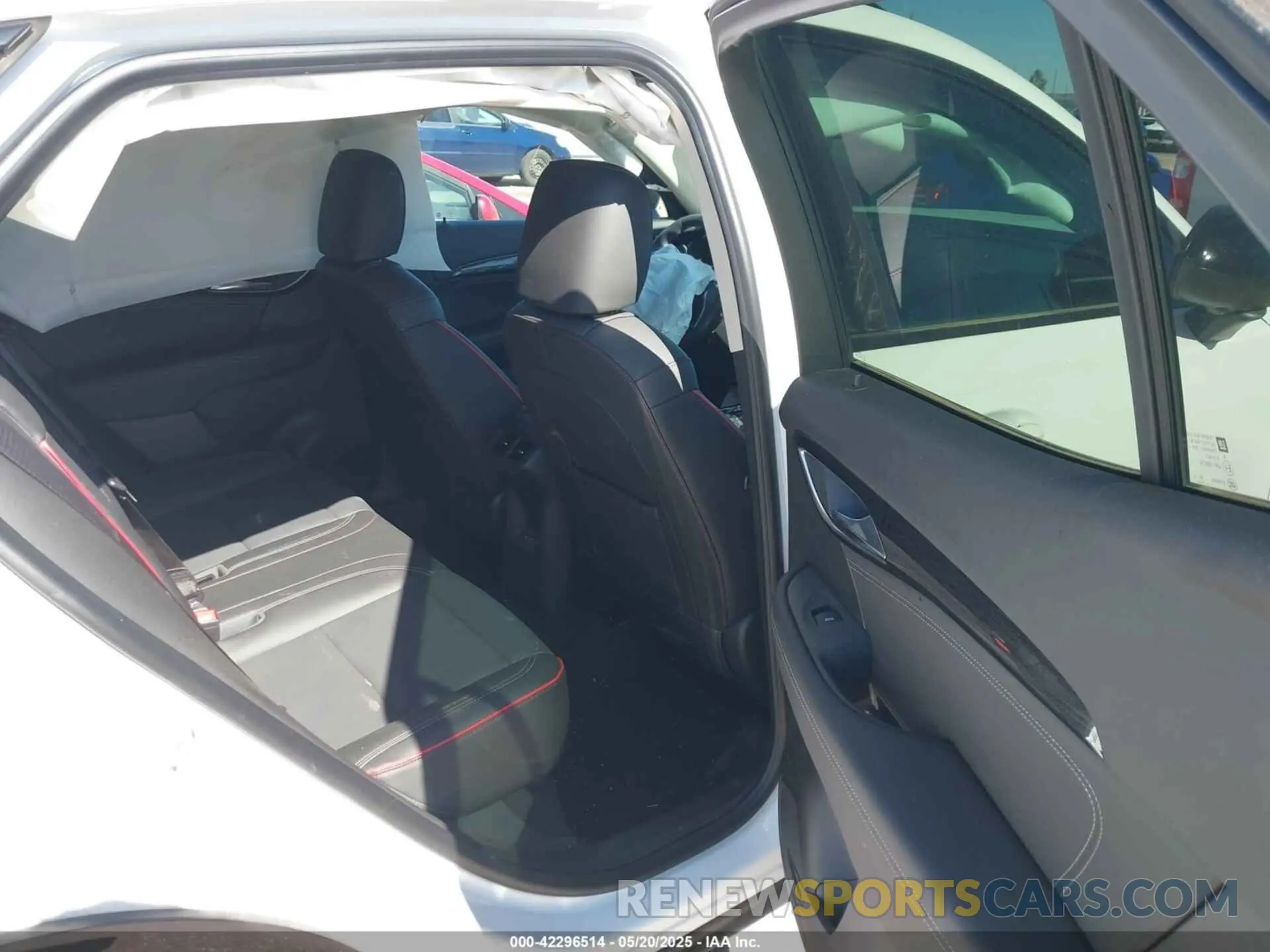 8 Photograph of a damaged car LRBFZNR44ND046559 BUICK ENVISION 2022