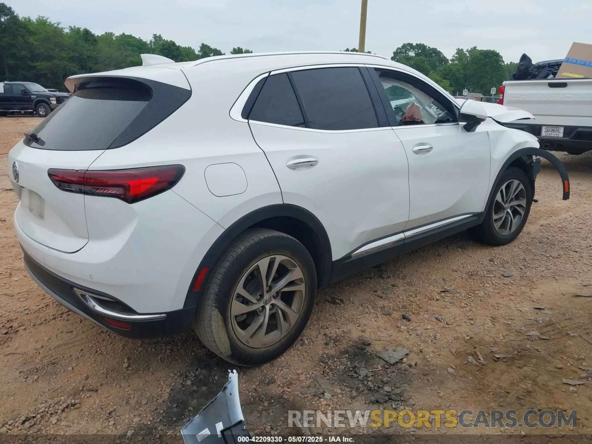 4 Photograph of a damaged car LRBFZNR4XND051345 BUICK ENVISION 2022