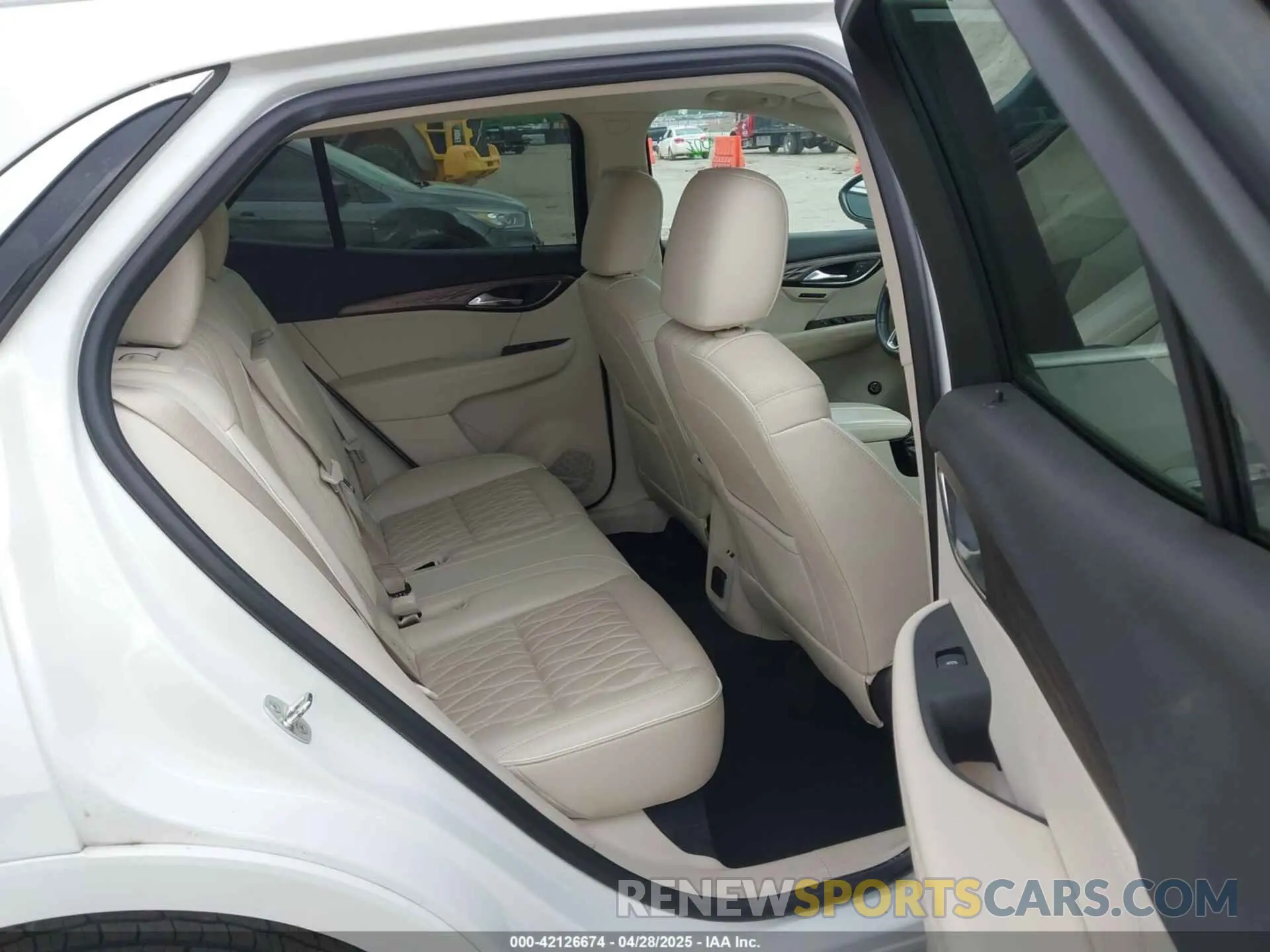 8 Фотография поврежденного автомобиля LRBFZRR47ND020593 BUICK ENVISION 2022