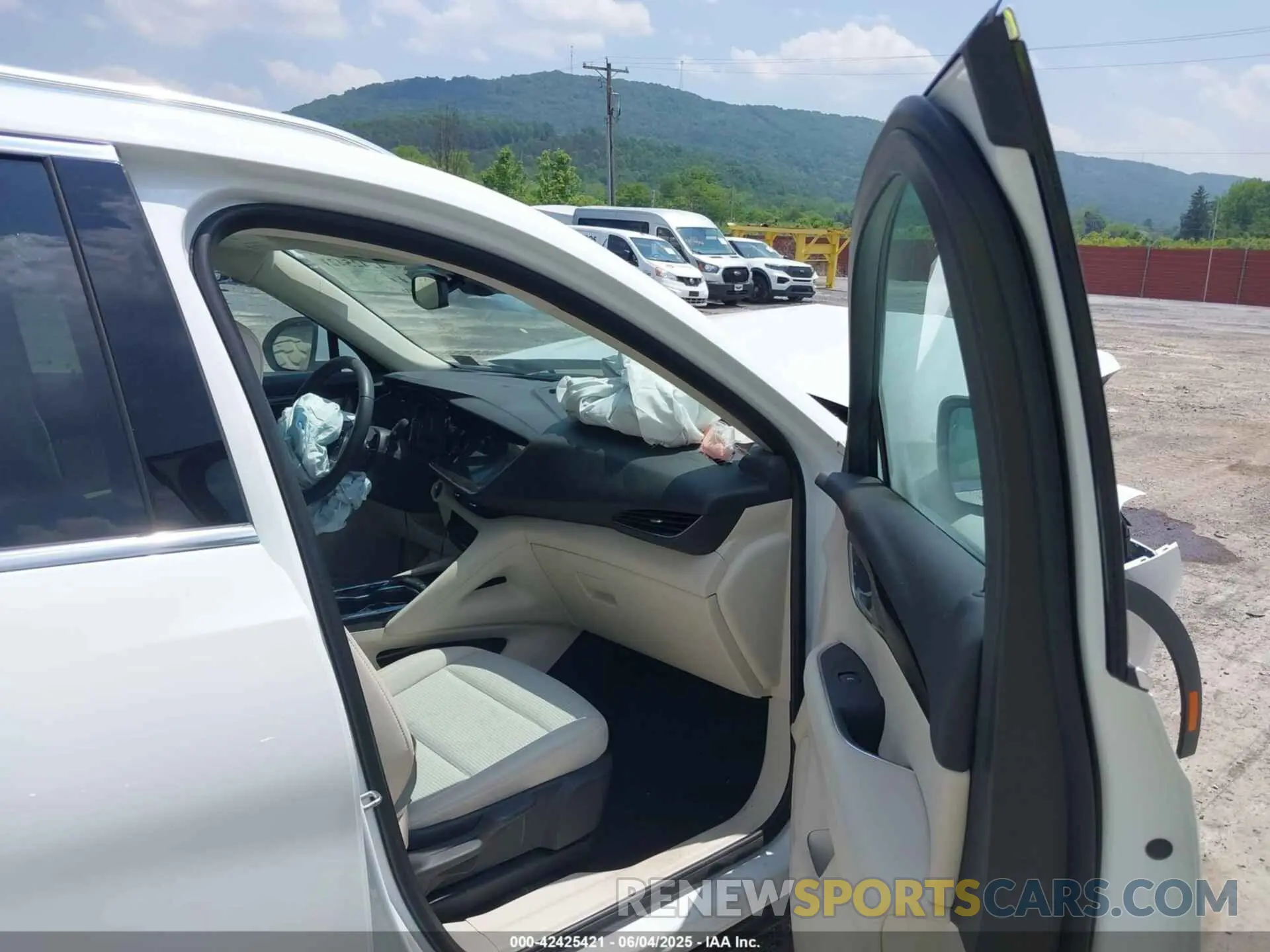 5 Фотография поврежденного автомобиля LRBAZLR41PD018428 BUICK ENVISION 2023