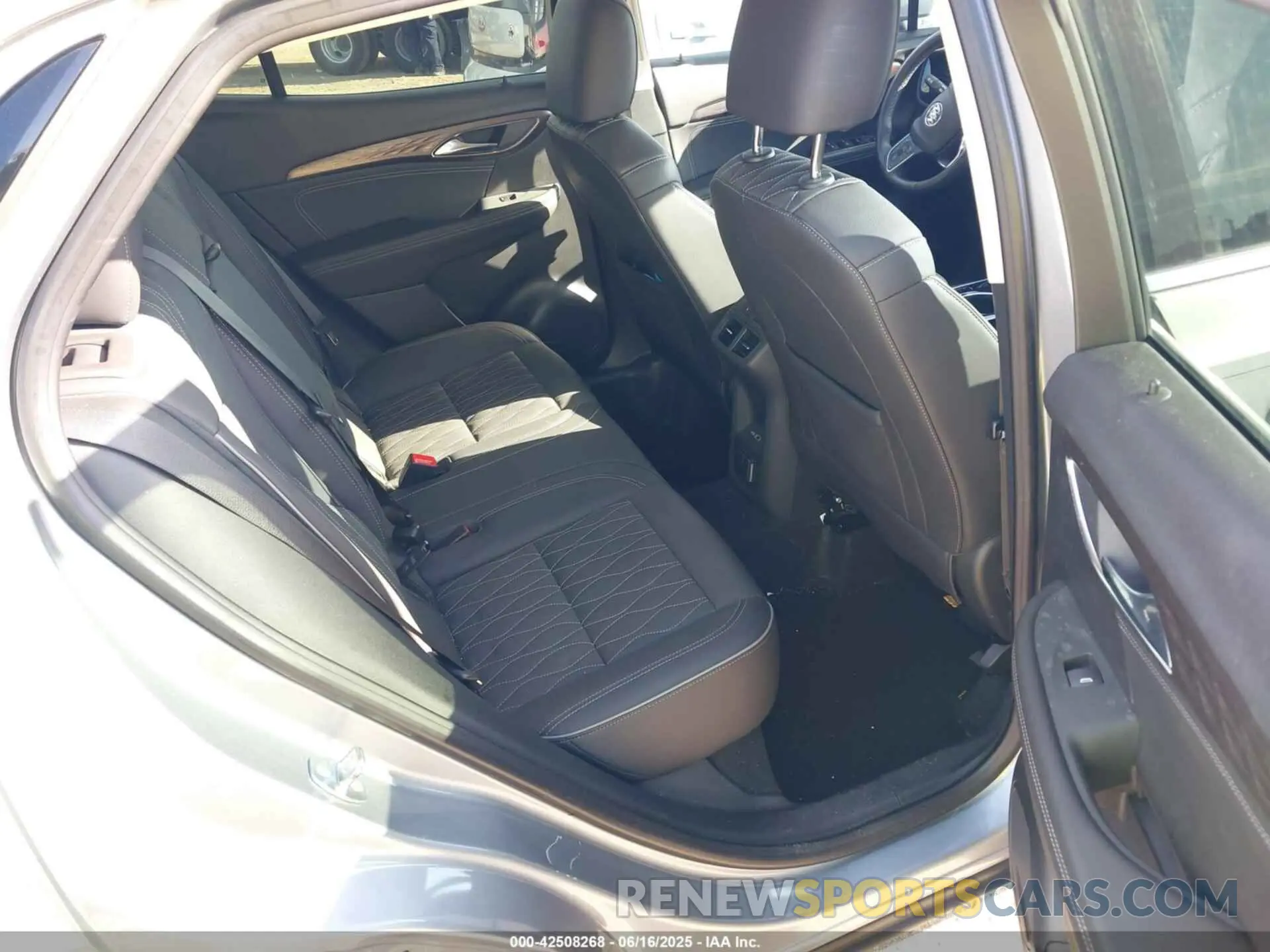 8 Фотография поврежденного автомобиля LRBFZRR43PD048572 BUICK ENVISION 2023