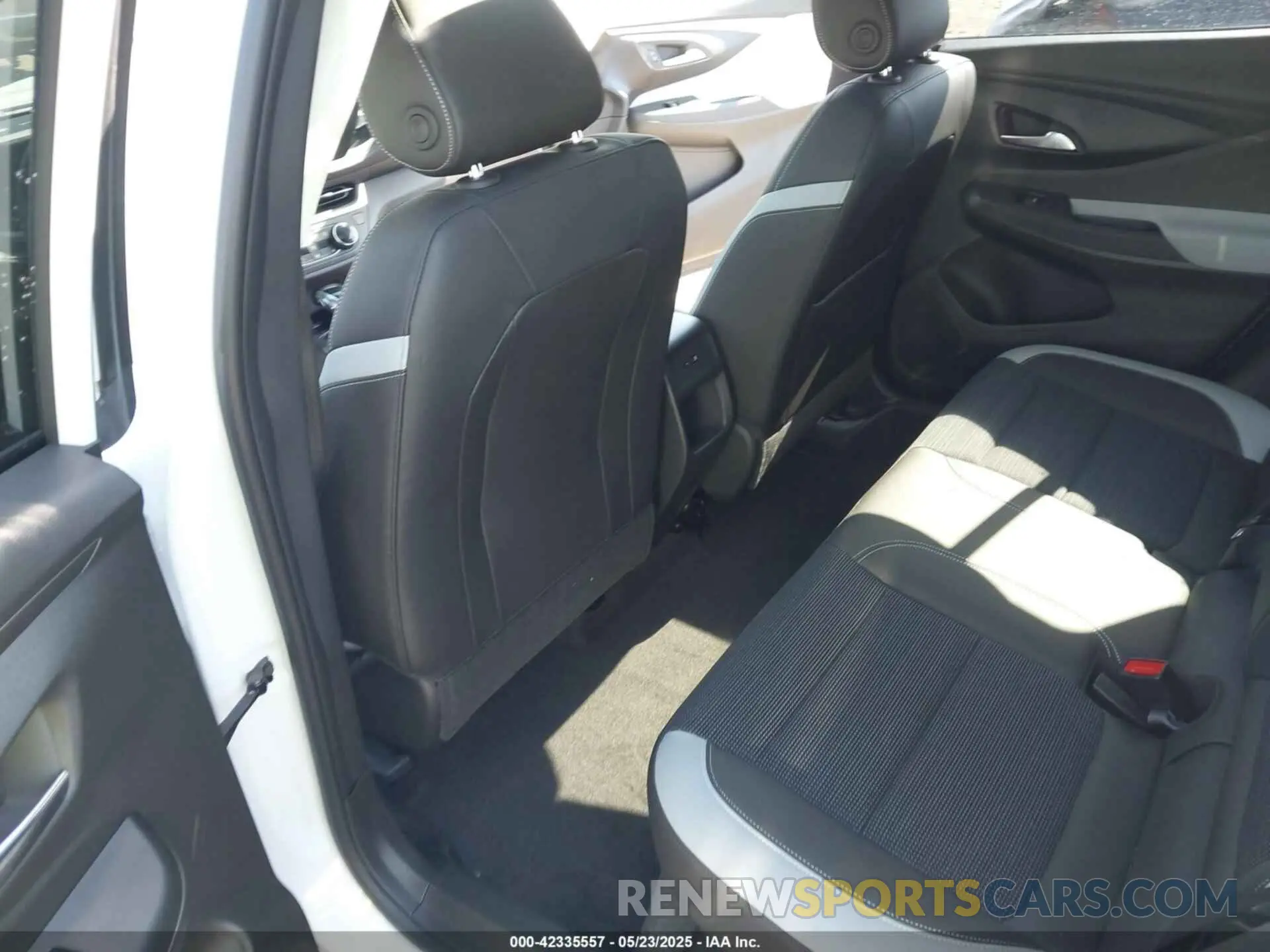 8 Фотография поврежденного автомобиля KL47LAE22RB144232 BUICK ENVISTA 2024