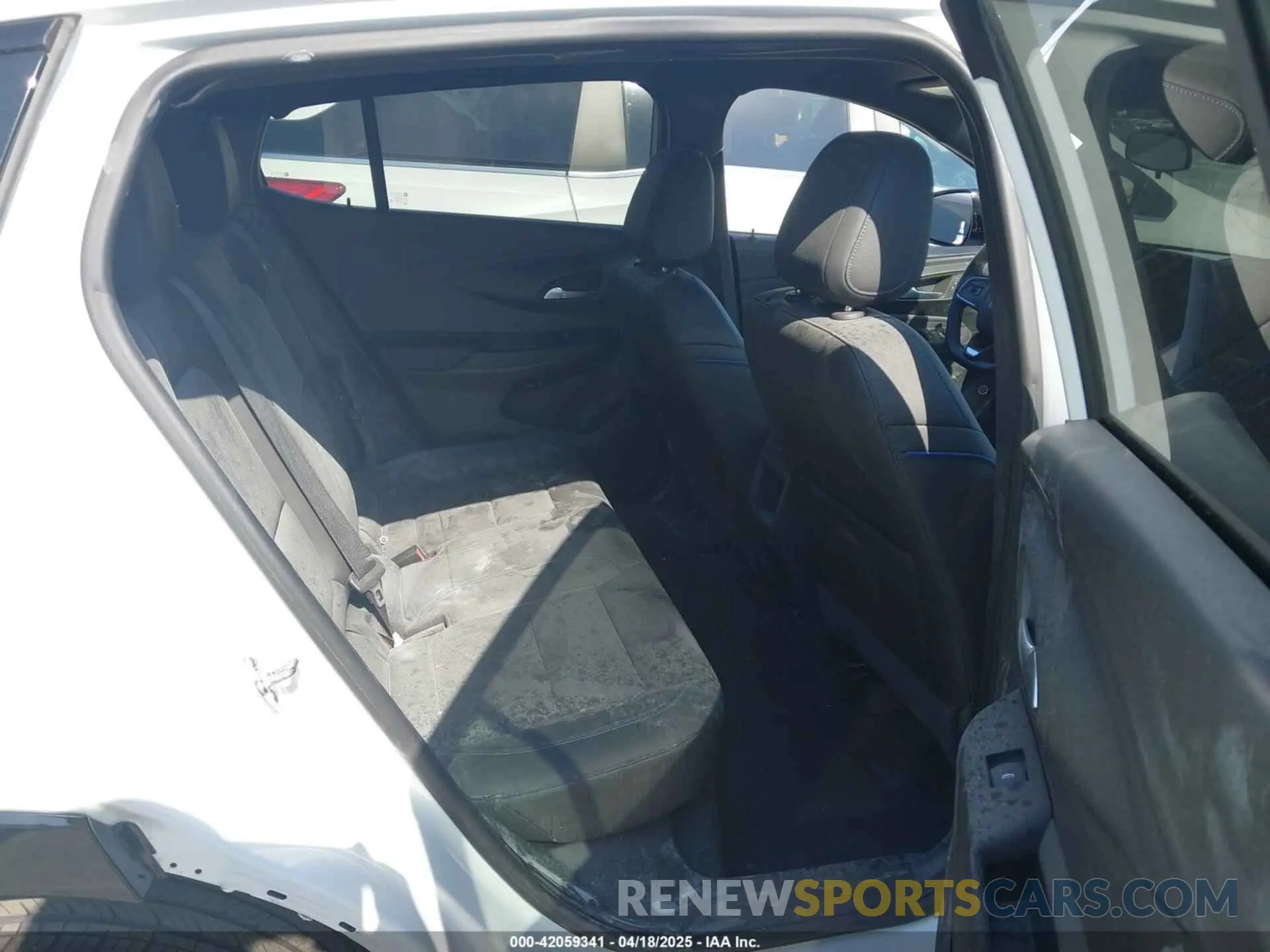 8 Фотография поврежденного автомобиля KL47LBE27RB109613 BUICK ENVISTA 2024