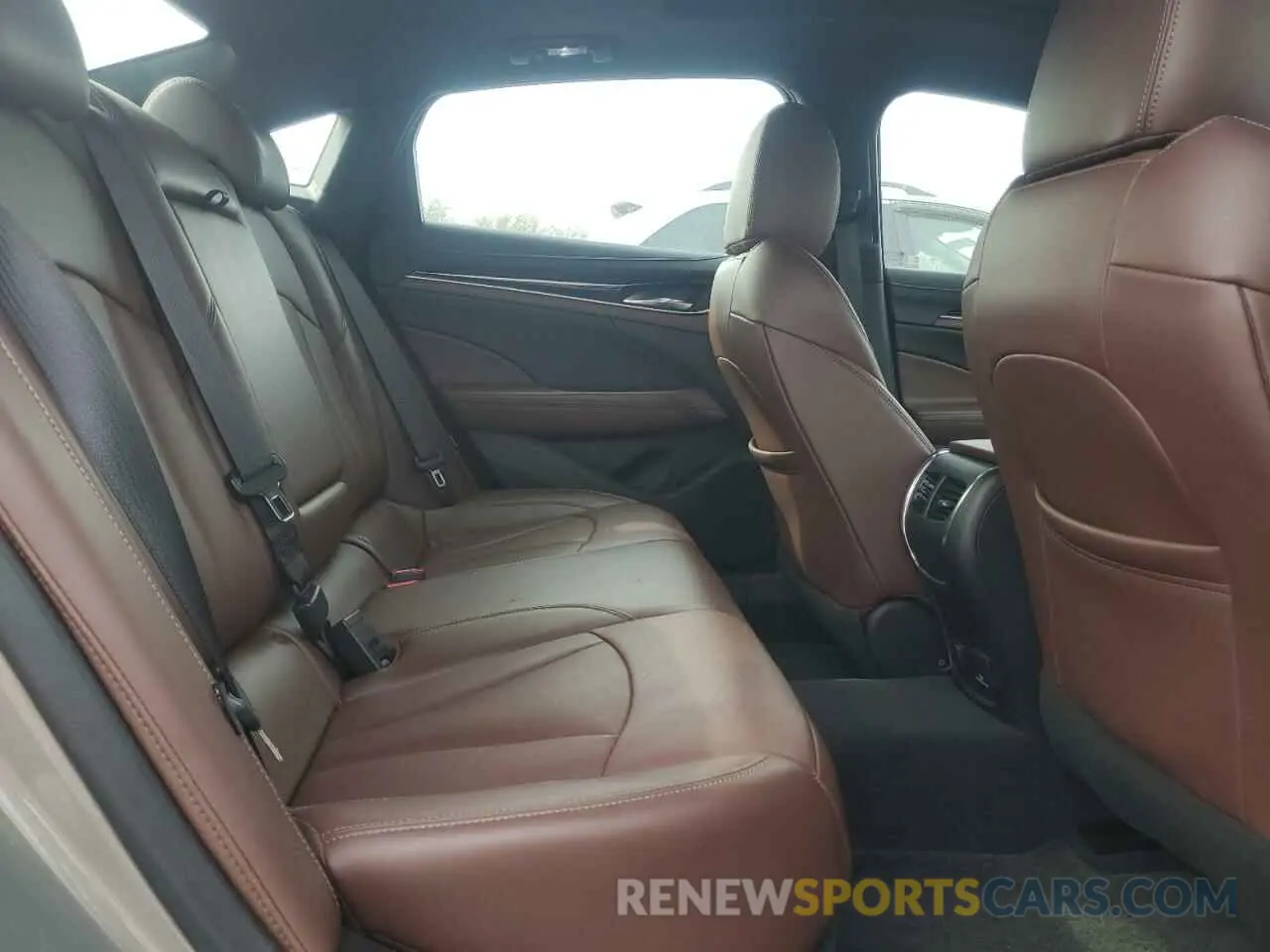 10 Photograph of a damaged car 1G4ZV5SS2KU108891 BUICK LACROSSE 2019