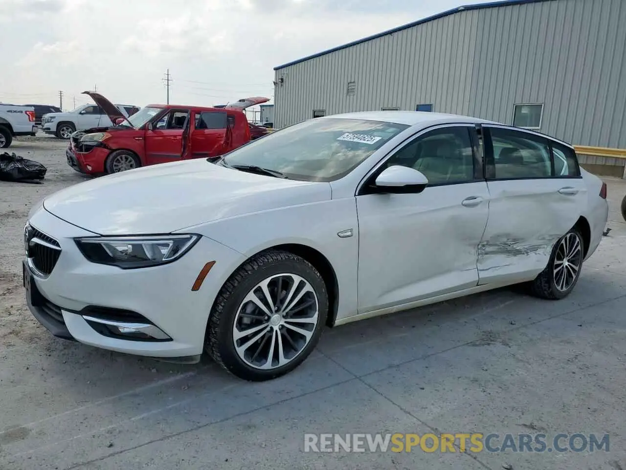1 Фотография поврежденного автомобиля W04GP6SX5K1013843 BUICK REGAL 2019