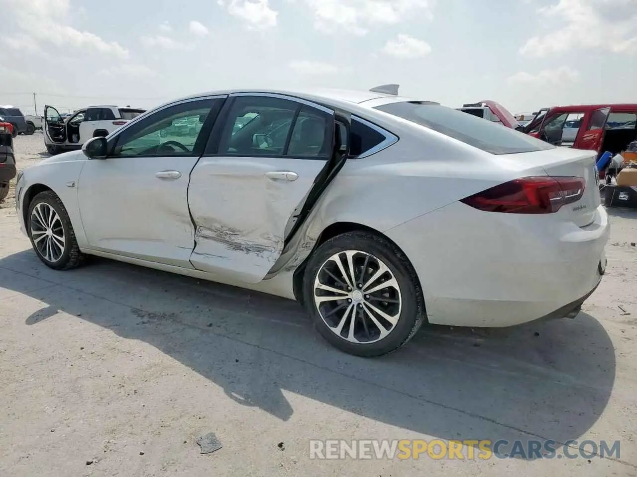 2 Фотография поврежденного автомобиля W04GP6SX5K1013843 BUICK REGAL 2019