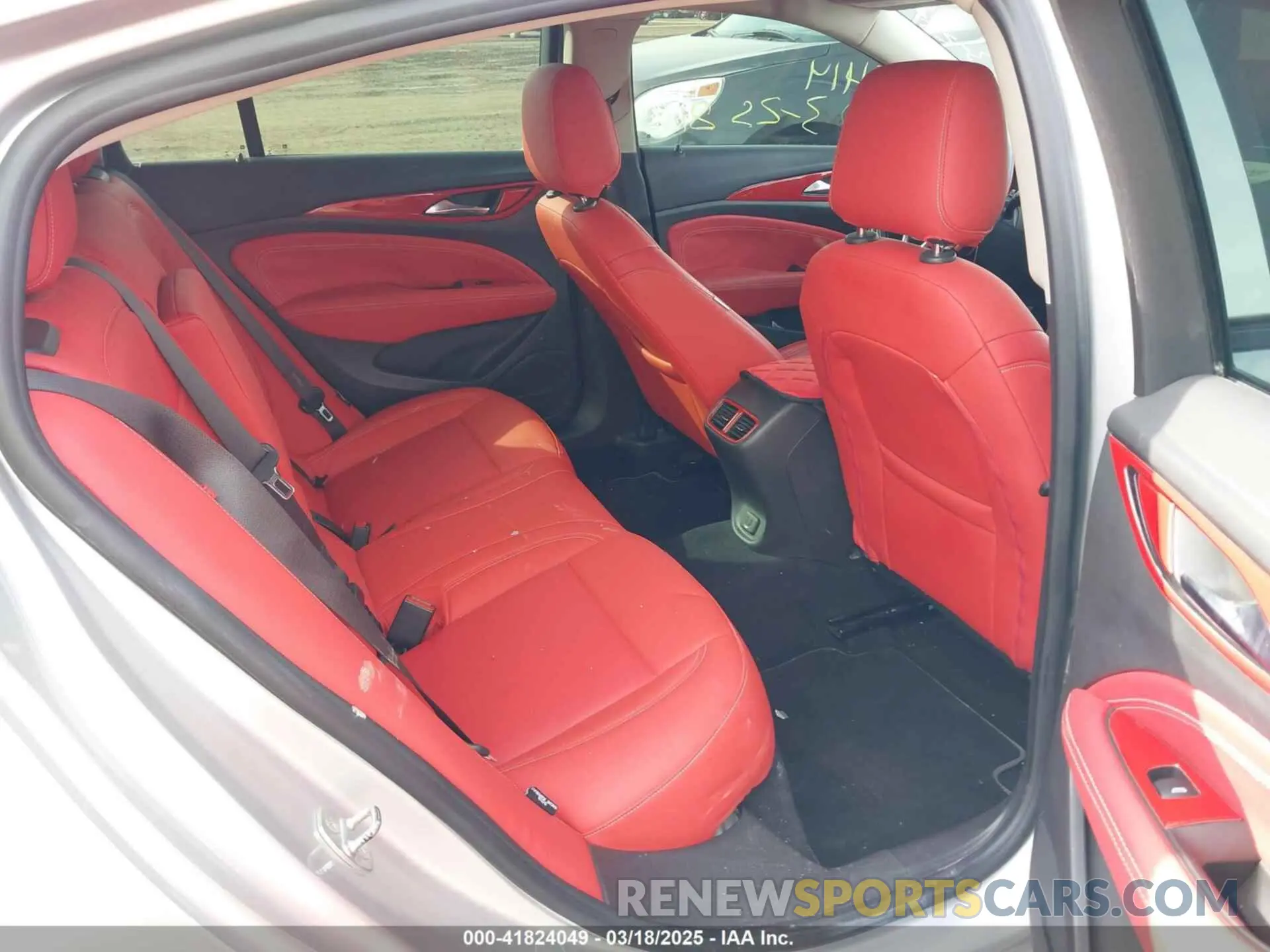 8 Photograph of a damaged car W04GM6SX6K1066687 BUICK REGAL SPORTBACK 2019