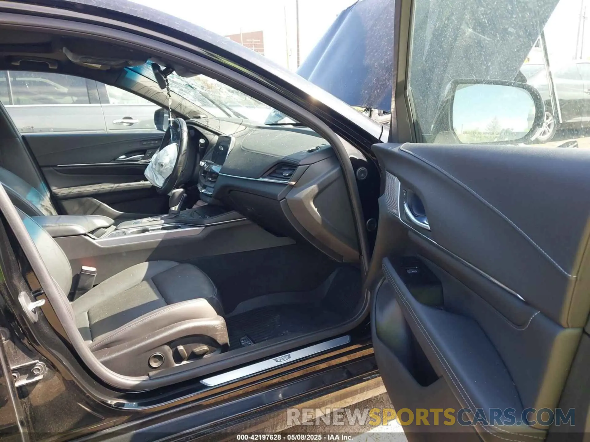 5 Photograph of a damaged car 1G6DF5RK8M0121711 CADILLAC CT4 2021