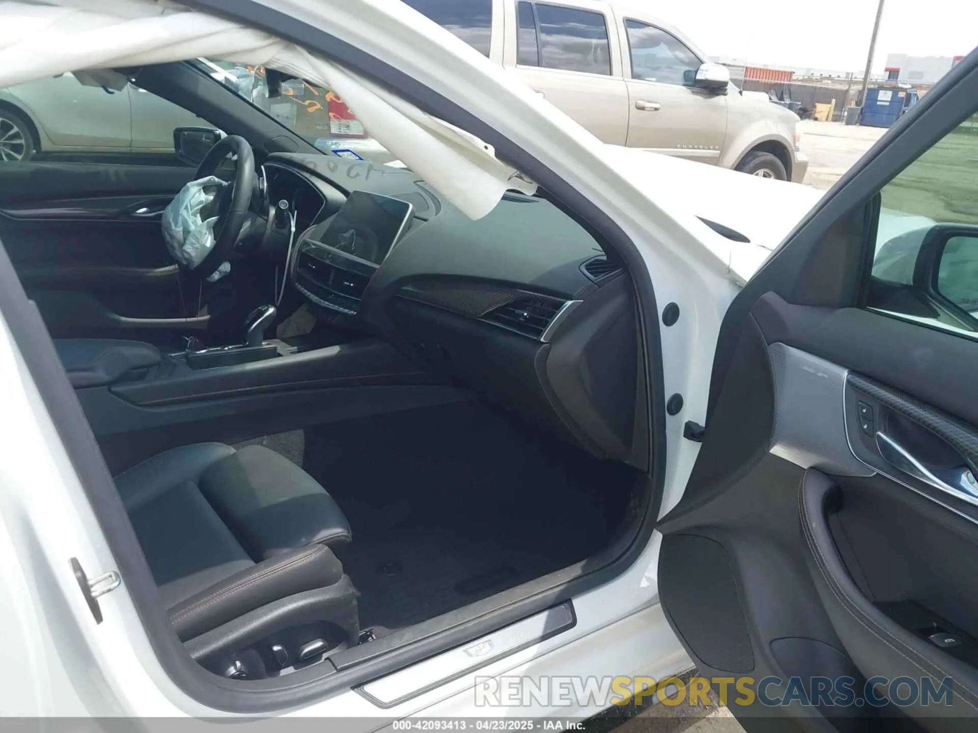 5 Photograph of a damaged car 1G6DR5RWXN0113816 CADILLAC CT5-V 2022