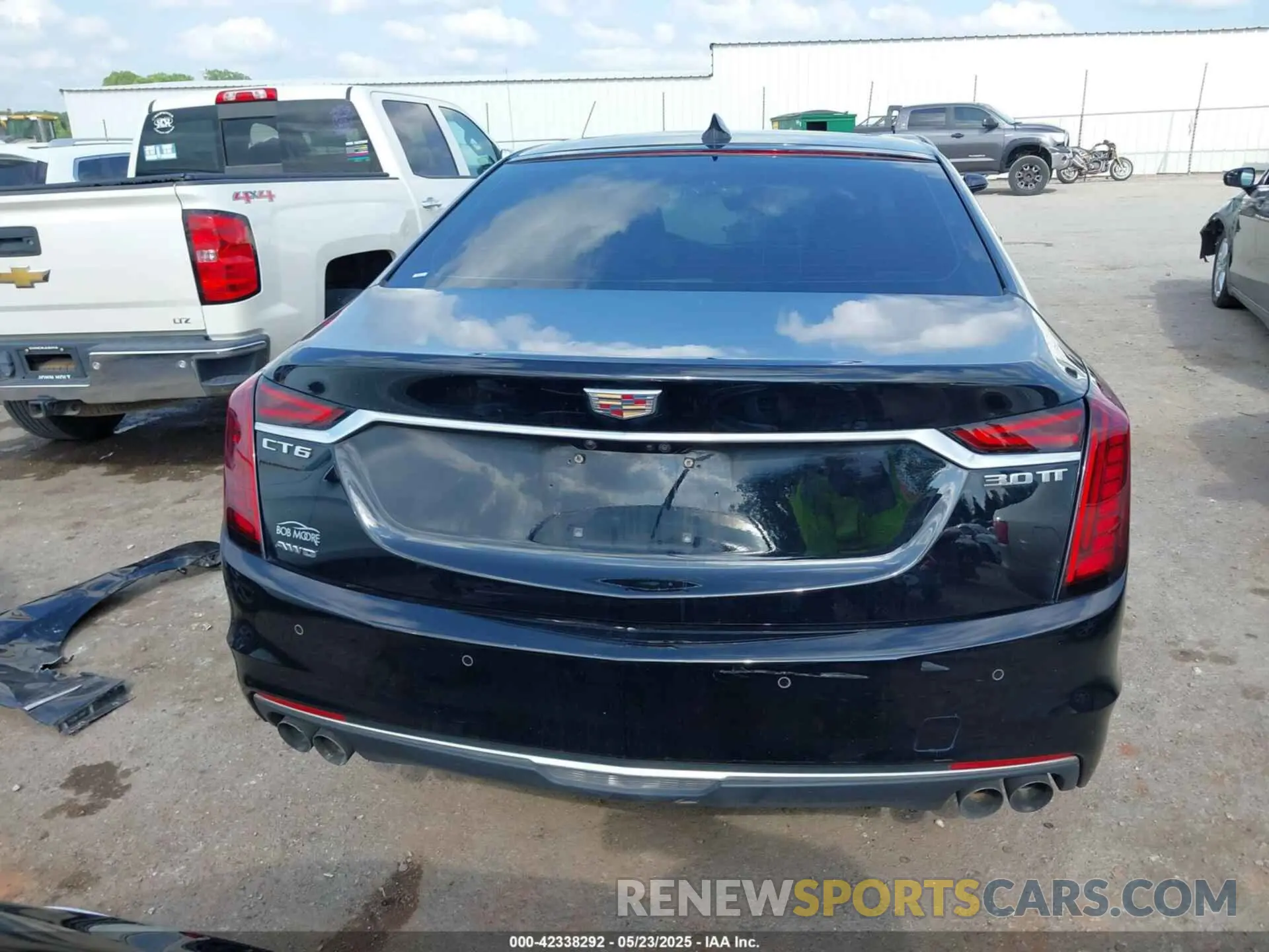 17 Photograph of a damaged car 1G6KT5R67KU129517 CADILLAC CT6 2019