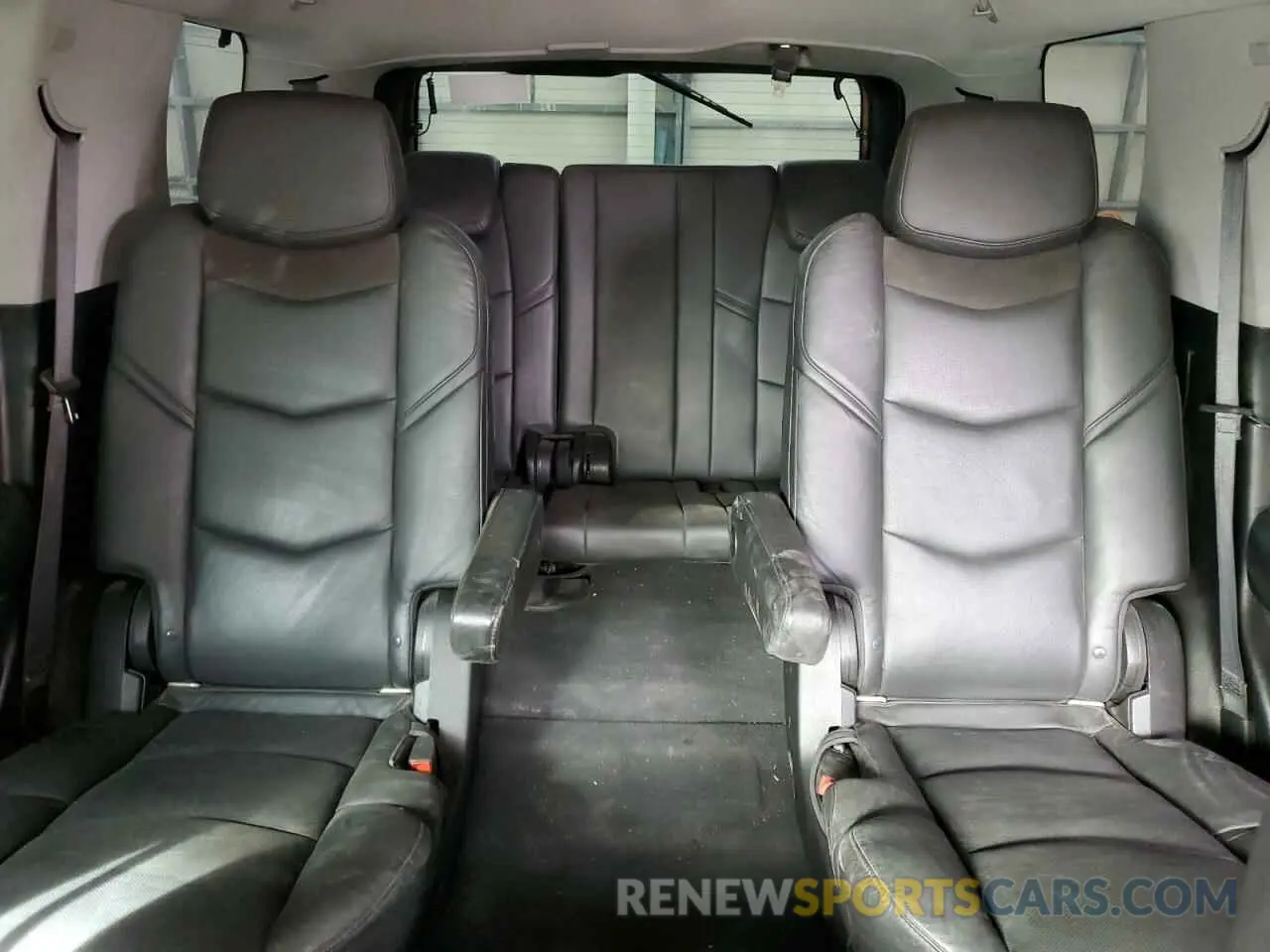 10 Photograph of a damaged car 1GYS3BKJ9KR268006 CADILLAC ESCALADE 2019