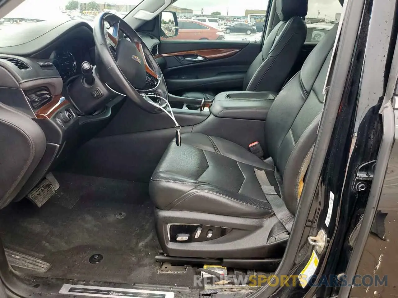 7 Photograph of a damaged car 1GYS3JKJXKR210075 CADILLAC ESCALADE 2019