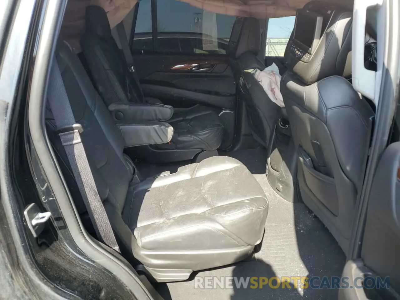 10 Photograph of a damaged car 1GYS4BKJ3KR277264 CADILLAC ESCALADE 2019