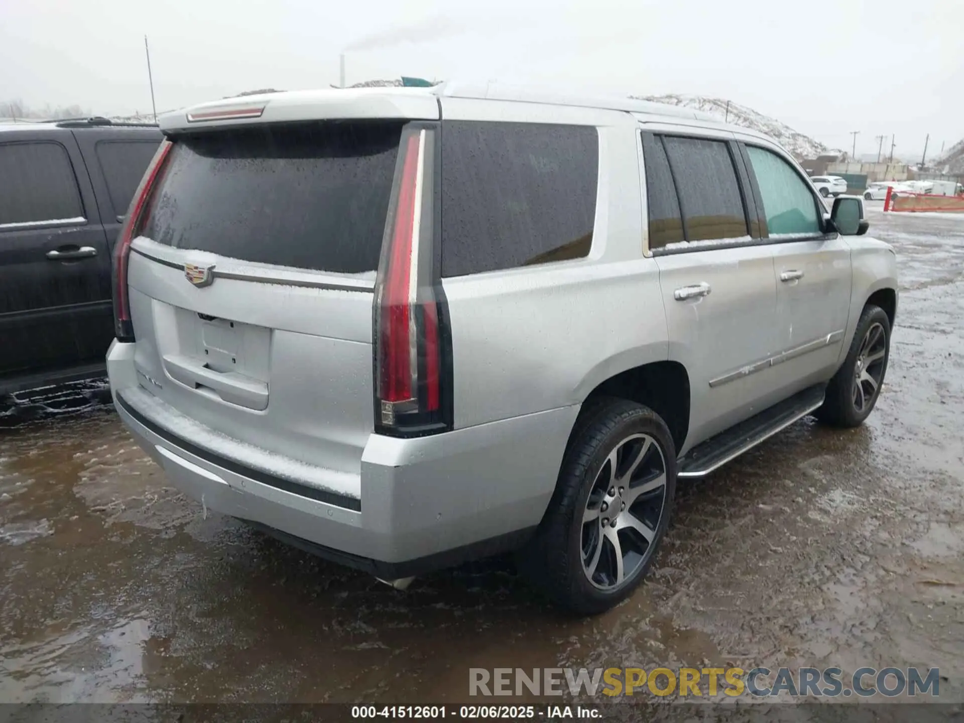 4 Photograph of a damaged car 1GYS4BKJXKR194186 CADILLAC ESCALADE 2019