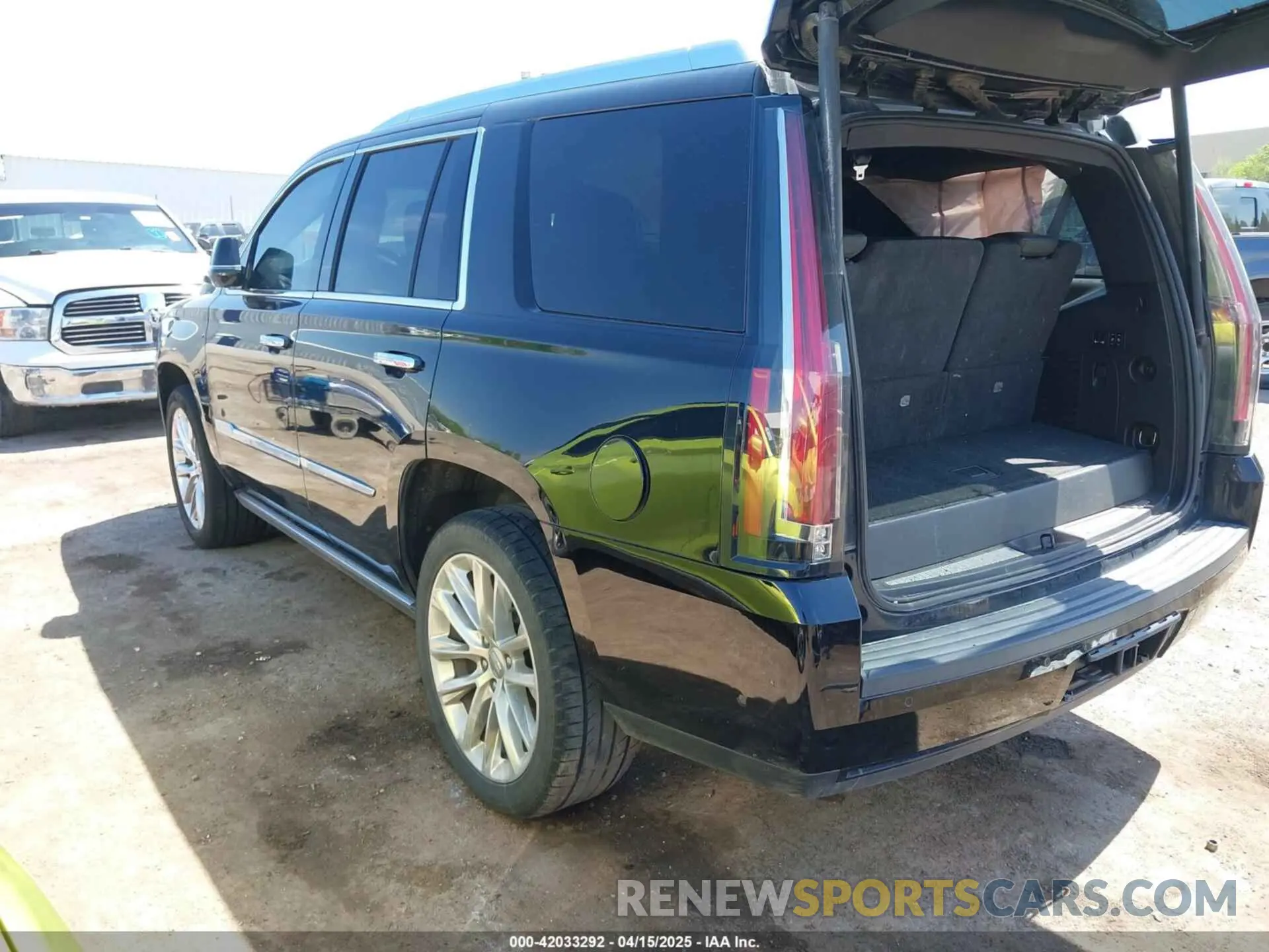 3 Фотография поврежденного автомобиля 1GYS4DKJ5KR307487 CADILLAC ESCALADE 2019