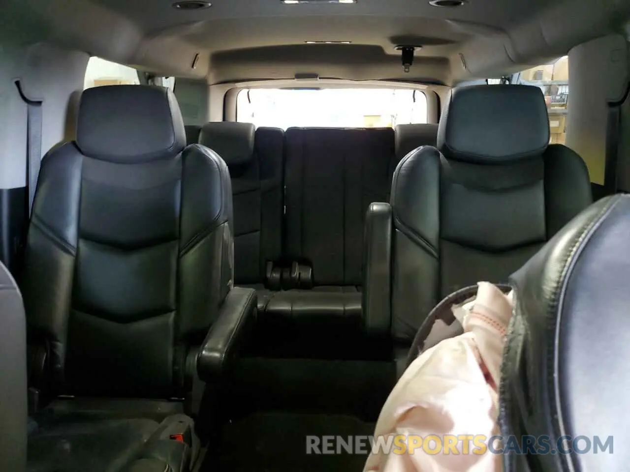 10 Photograph of a damaged car 1GYS4HKJ2KR138634 CADILLAC ESCALADE 2019