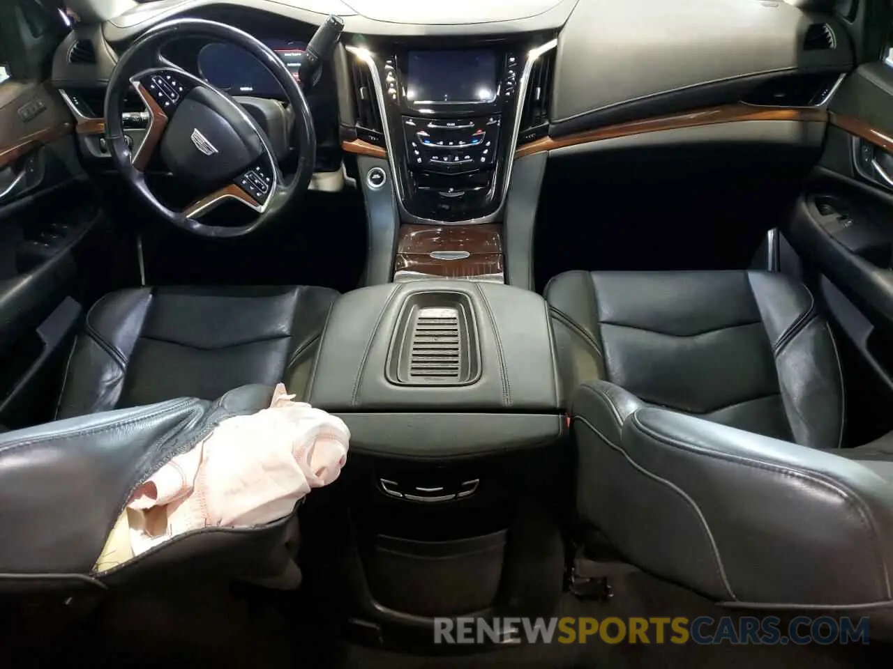 8 Photograph of a damaged car 1GYS4HKJ2KR138634 CADILLAC ESCALADE 2019