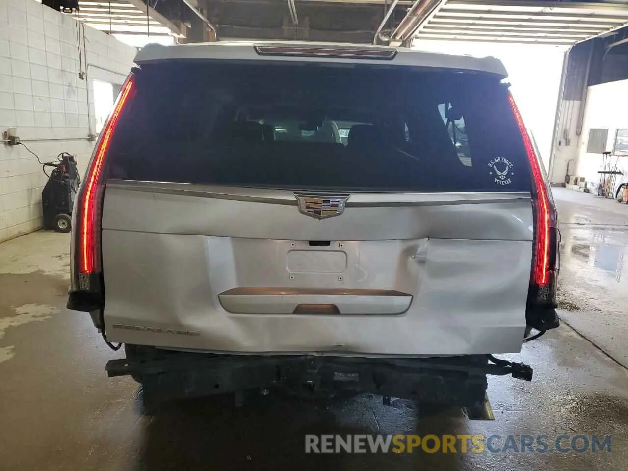 6 Photograph of a damaged car 1GYS4HKJ9KR159805 CADILLAC ESCALADE 2019