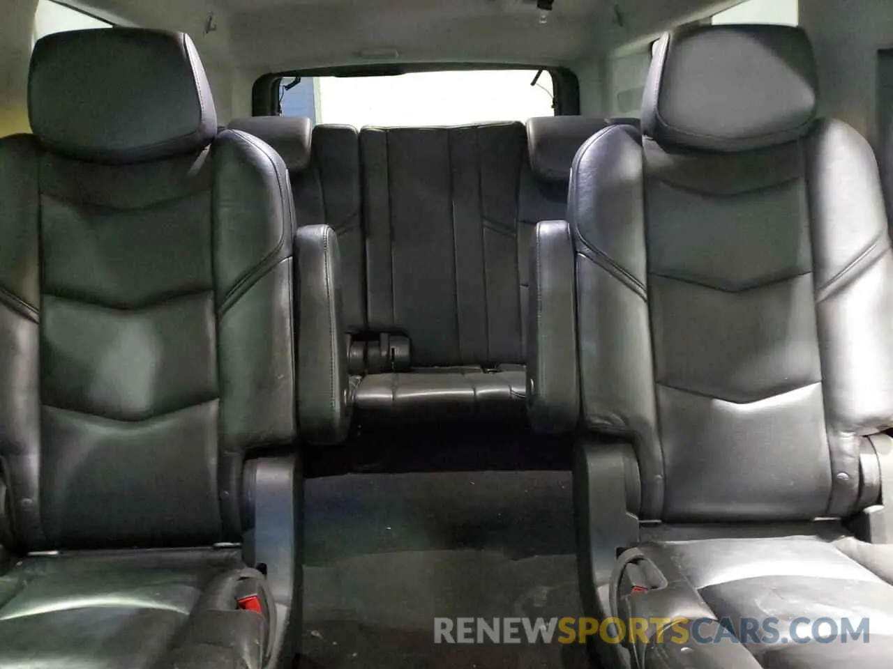 10 Photograph of a damaged car 1GYS4HKJ9KR162512 CADILLAC ESCALADE 2019