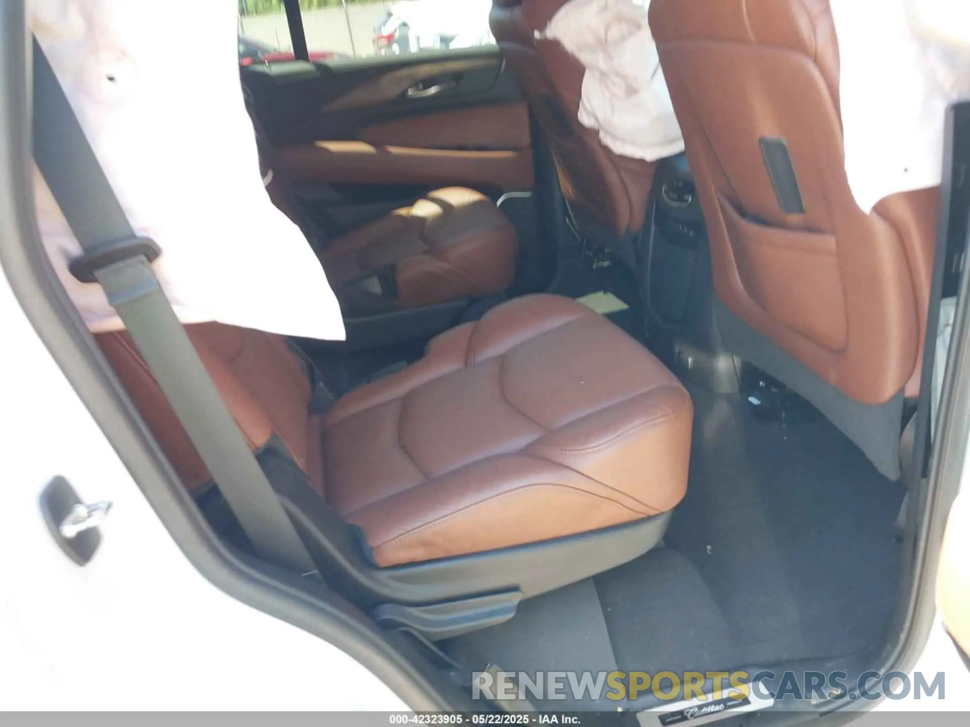 8 Photograph of a damaged car 1GYS3BKJ1LR131062 CADILLAC ESCALADE 2020