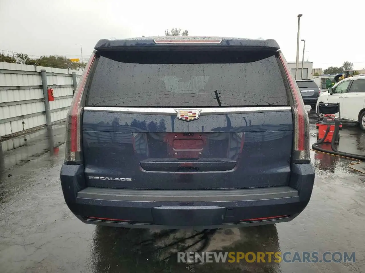 6 Photograph of a damaged car 1GYS3HKJ4LR211183 CADILLAC ESCALADE 2020