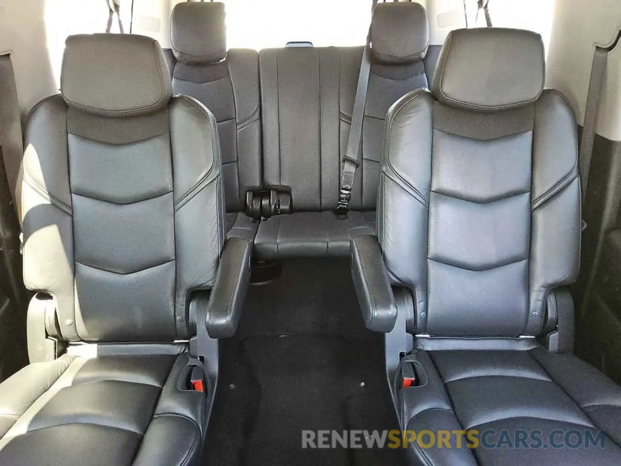 10 Фотография поврежденного автомобиля 1GYS3JKJ4LR223616 CADILLAC ESCALADE 2020