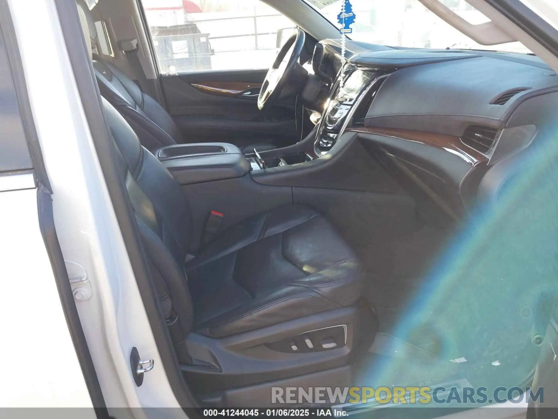5 Photograph of a damaged car 1GYS4BKJ1LR249061 CADILLAC ESCALADE 2020