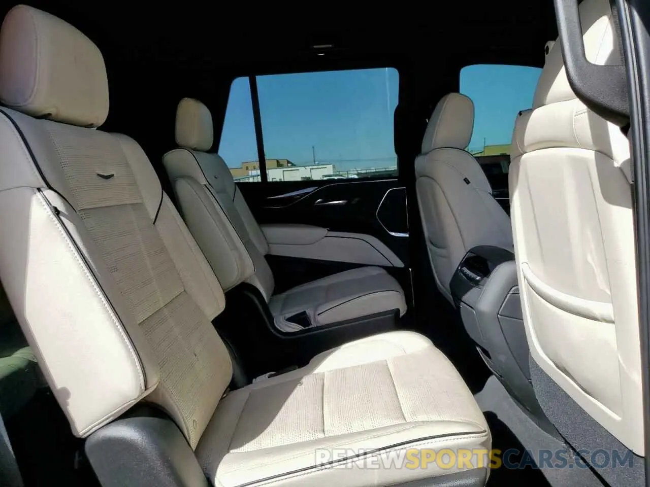11 Photograph of a damaged car 1GYS3EKL4MR261678 CADILLAC ESCALADE 2021