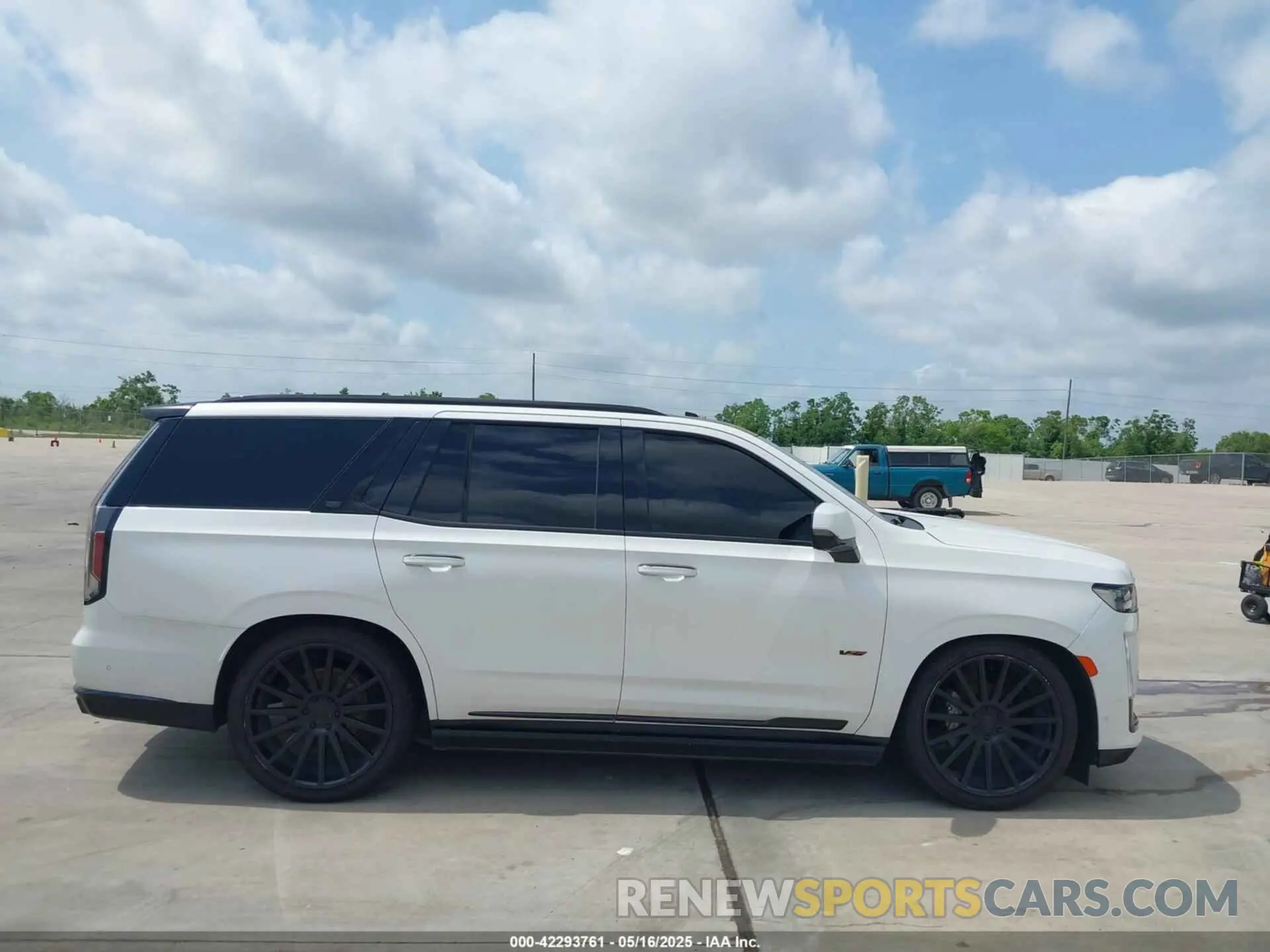 13 Photograph of a damaged car 1GYS3FKLXMR339659 CADILLAC ESCALADE 2021