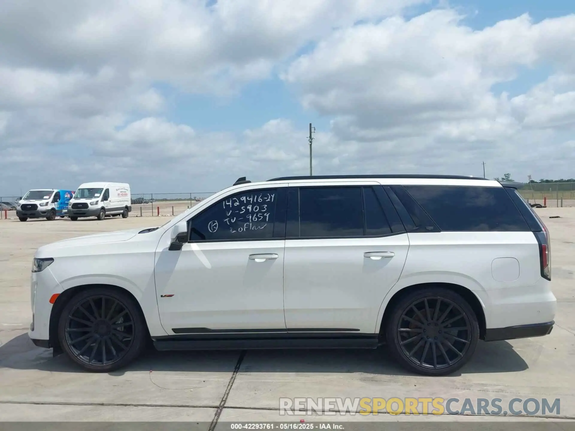 14 Photograph of a damaged car 1GYS3FKLXMR339659 CADILLAC ESCALADE 2021